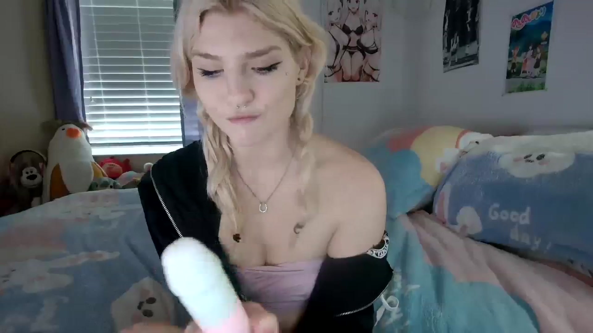 Gallery image thumbnail from DuckChan0's myfreecams stream on, 12/11/2023, 17:31 image 15 of 20