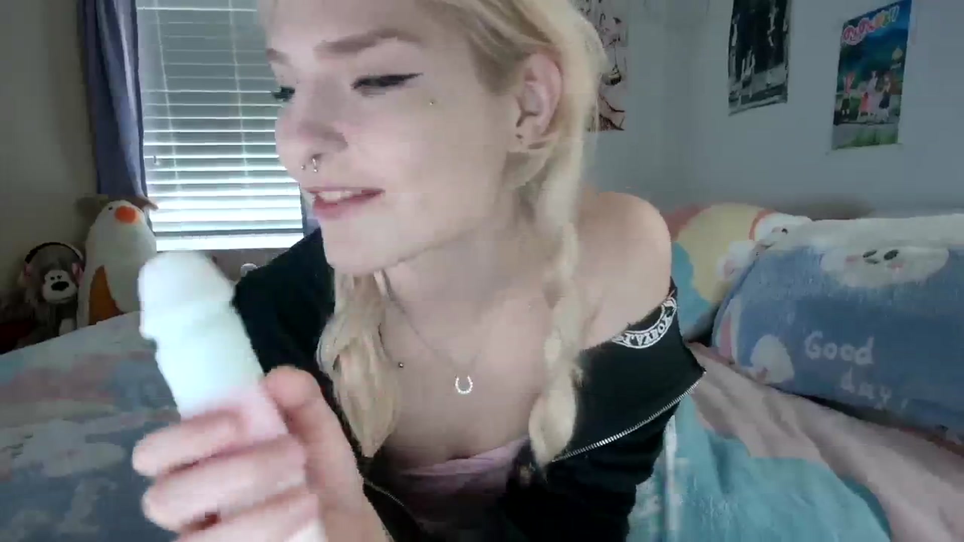 Gallery image thumbnail from DuckChan0's myfreecams stream on, 12/11/2023, 17:31 image 13 of 20