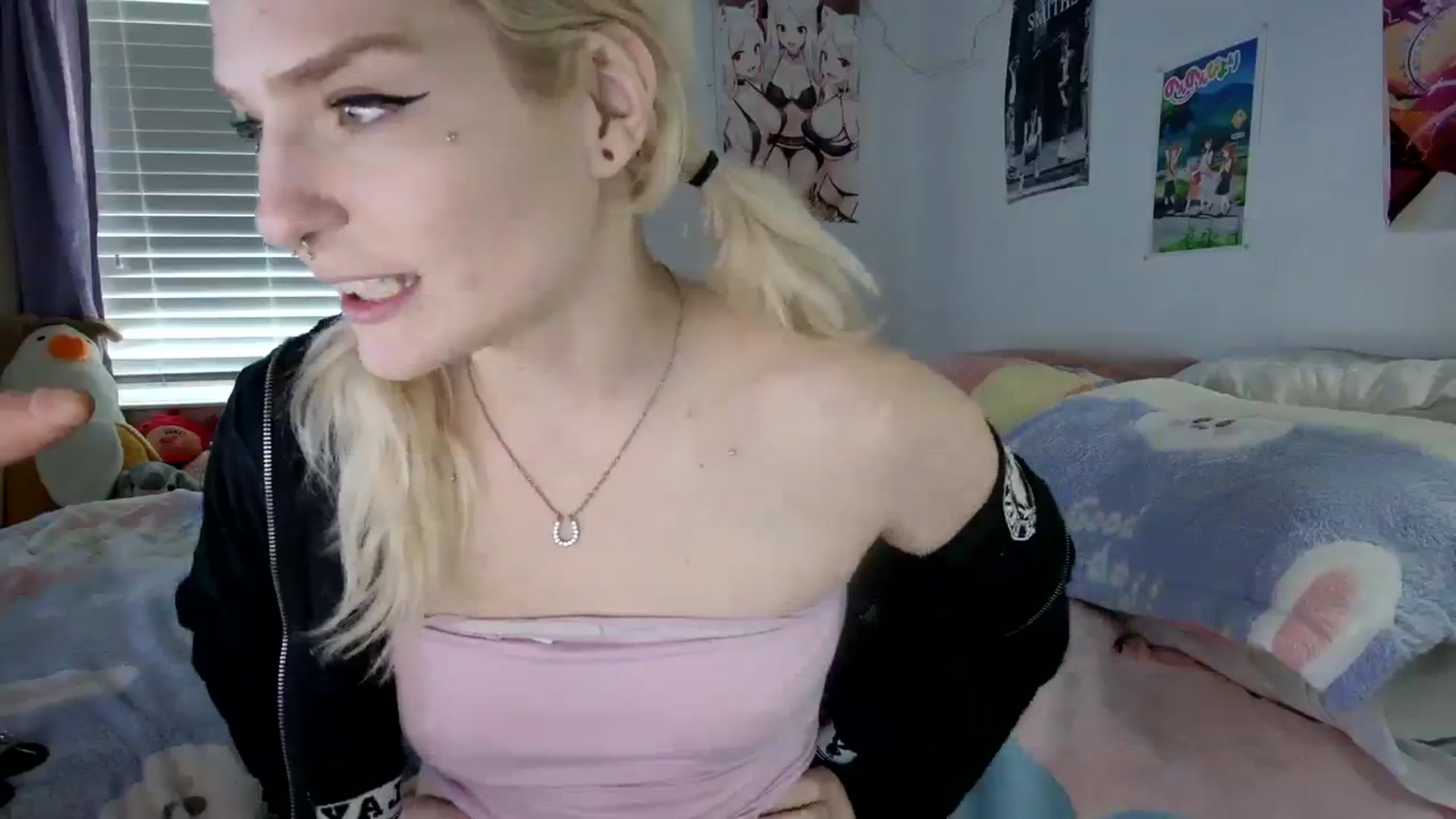 Gallery image thumbnail from DuckChan0's myfreecams stream on, 12/11/2023, 18:35 image 13 of 20