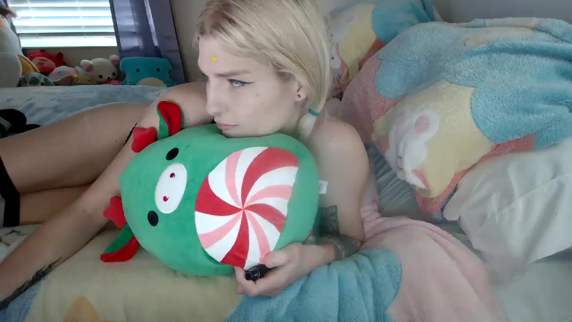 Gallery image thumbnail from DuckChan0's myfreecams stream on, 12/12/2023, 18:00 image 18 of 20