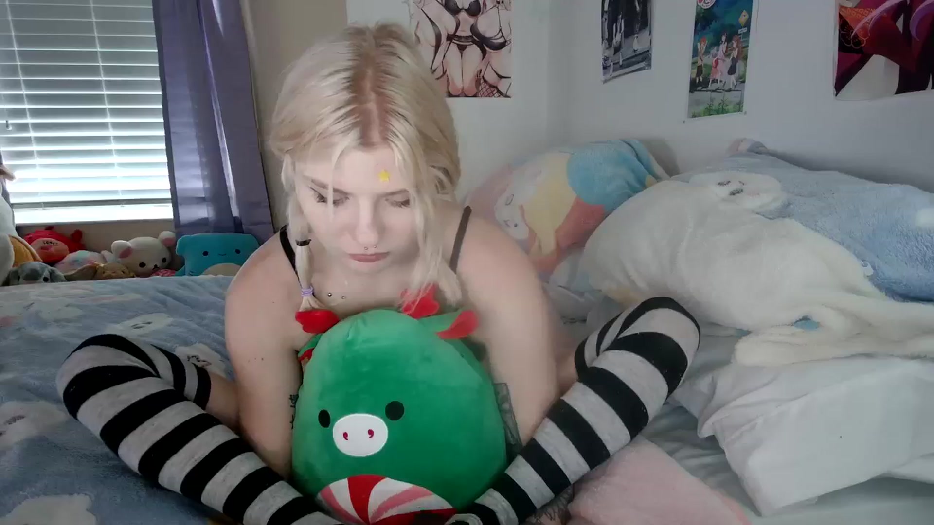 Gallery image thumbnail from DuckChan0's myfreecams stream on, 12/12/2023, 18:48 image 4 of 20