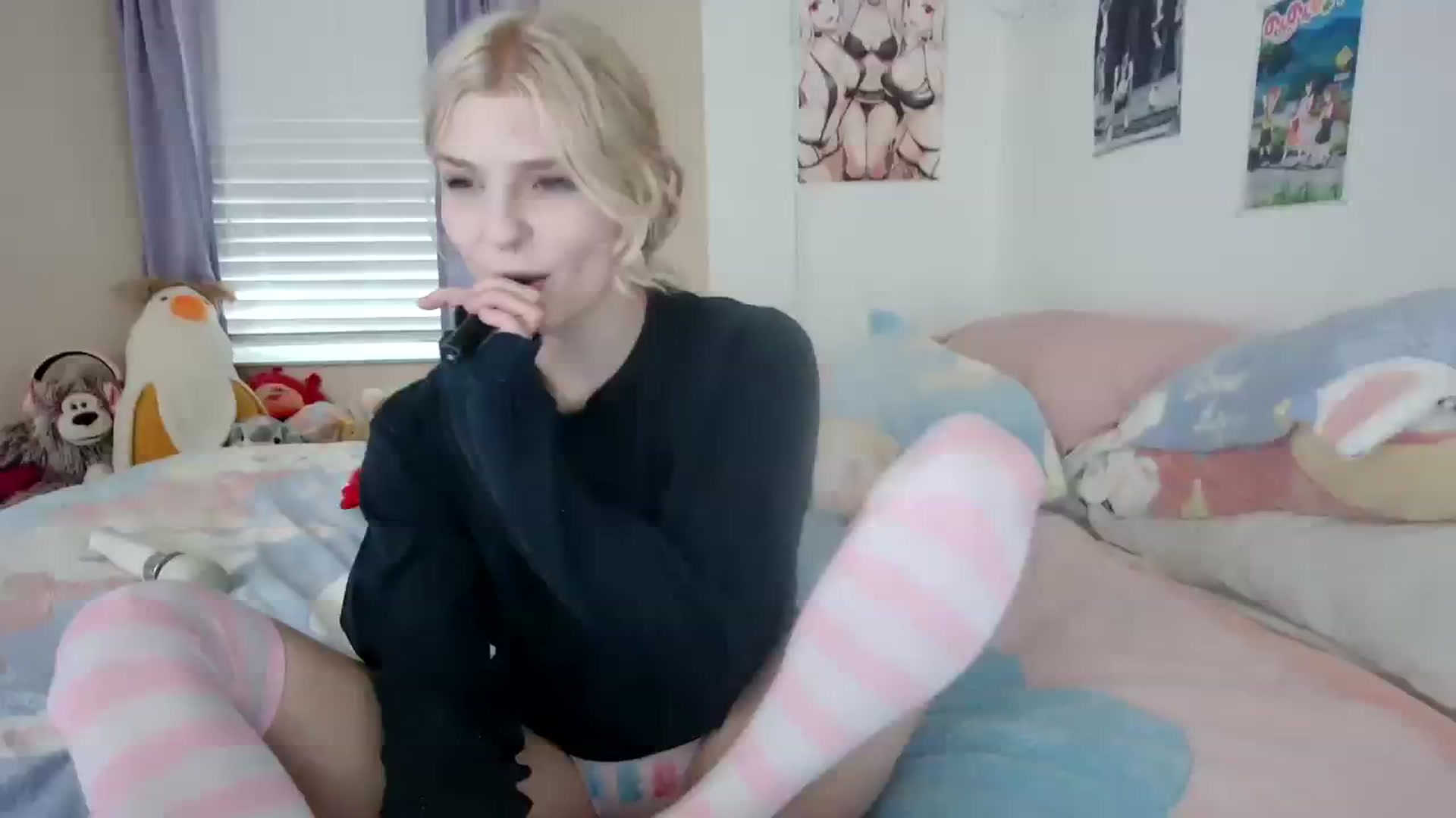 Gallery image thumbnail from DuckChan0's myfreecams stream on, 12/13/2023, 16:21 image 1 of 20