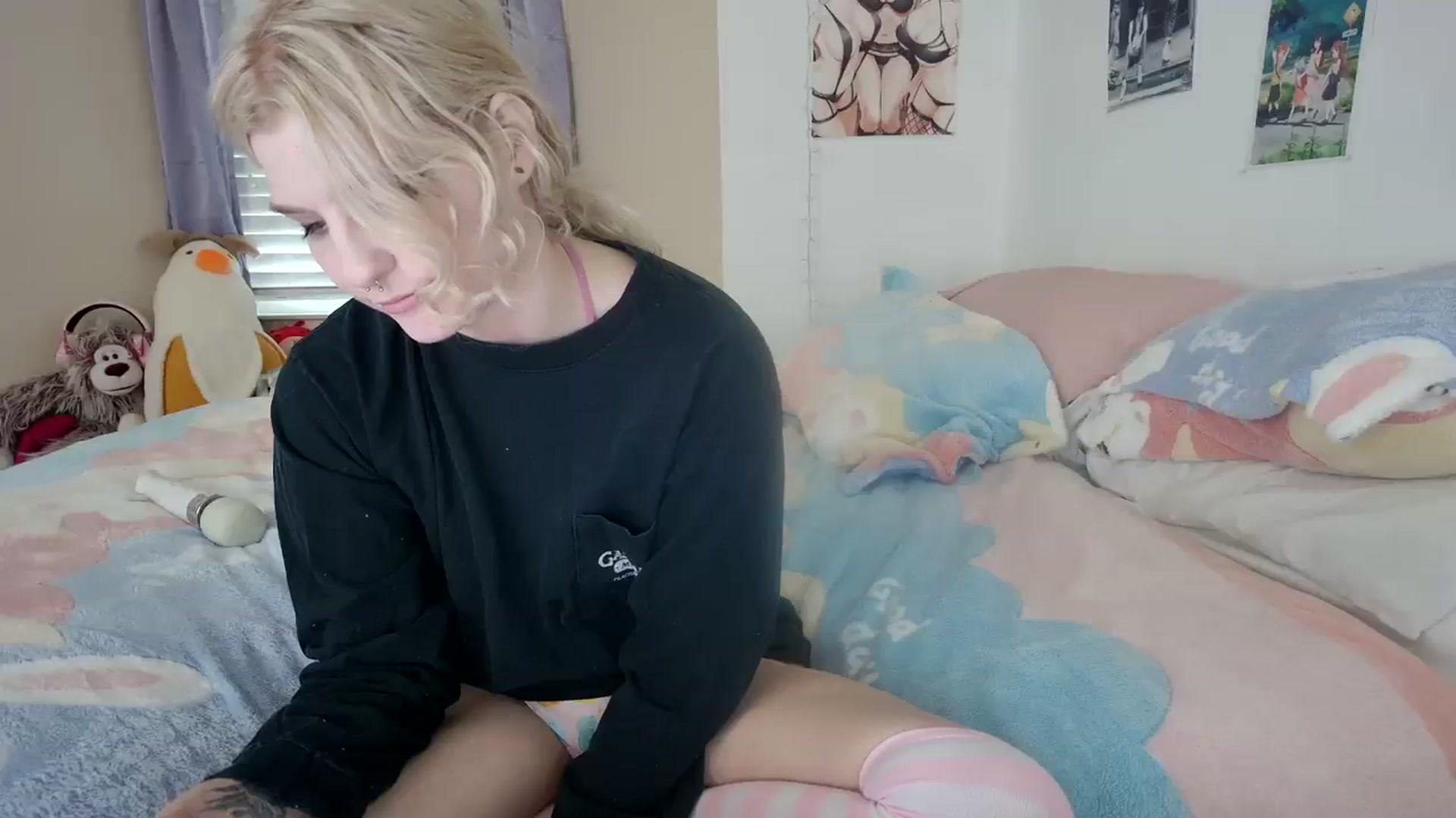 Gallery image thumbnail from DuckChan0's myfreecams stream on, 12/13/2023, 16:21 image 5 of 20