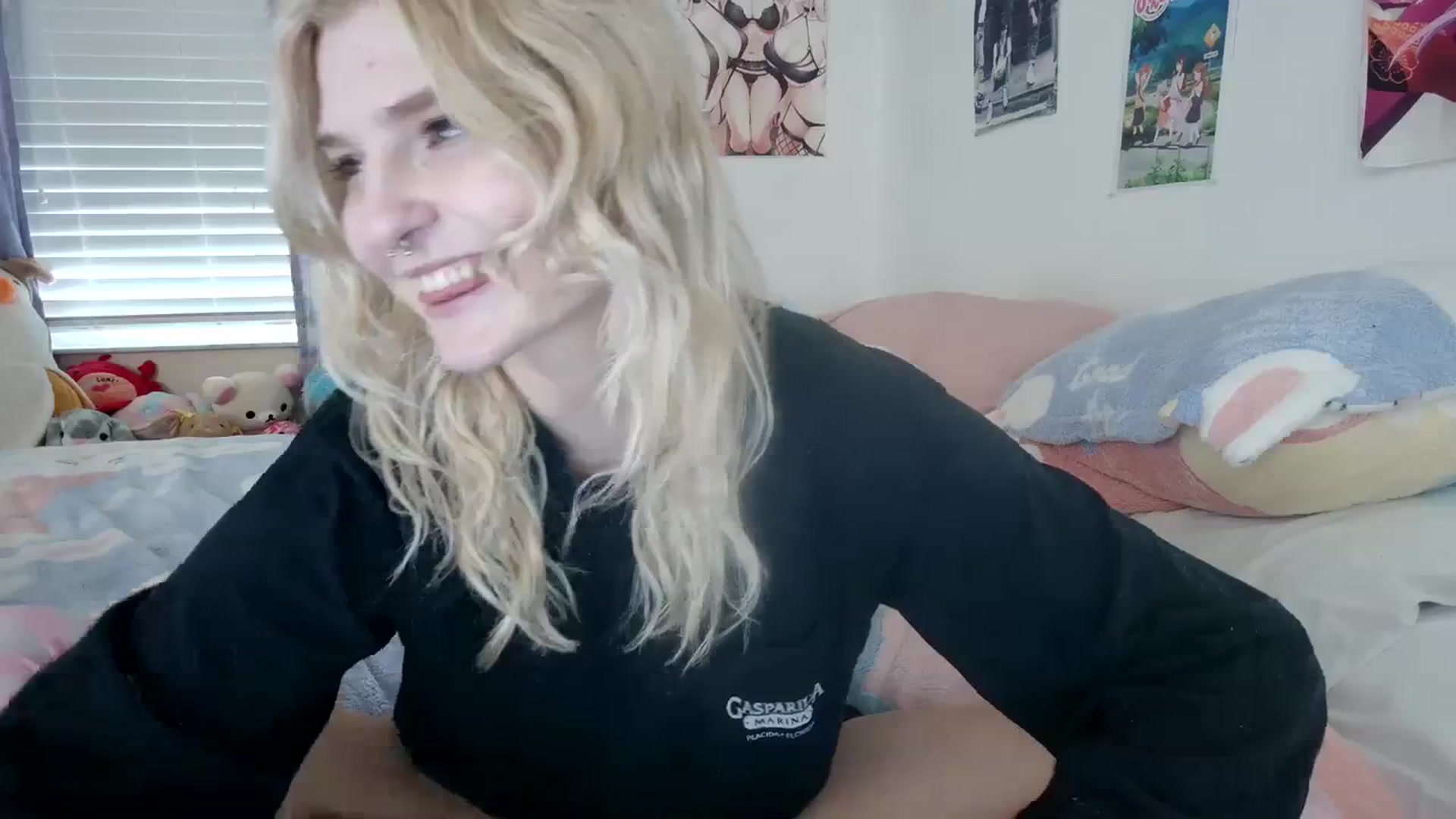 Gallery image thumbnail from DuckChan0's myfreecams stream on, 12/13/2023, 16:21 image 10 of 20