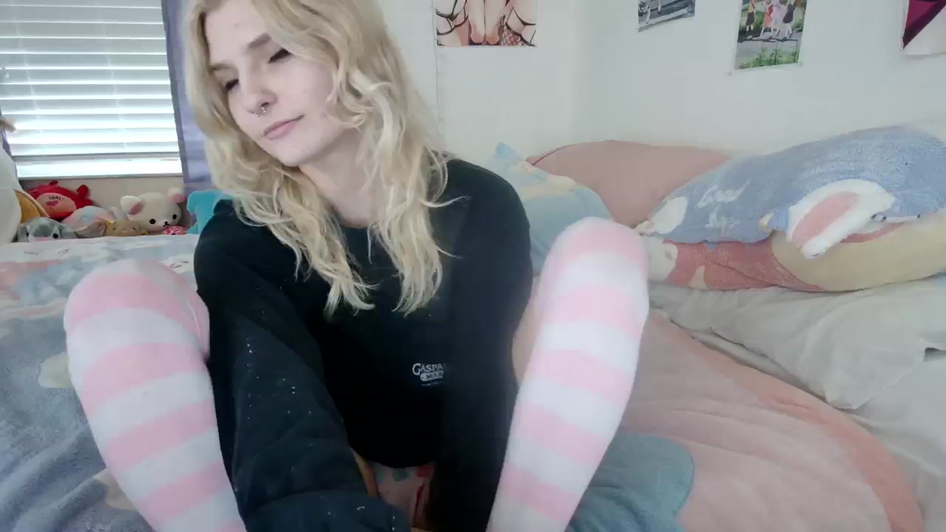 Gallery image thumbnail from DuckChan0's myfreecams stream on, 12/13/2023, 16:21 image 11 of 20