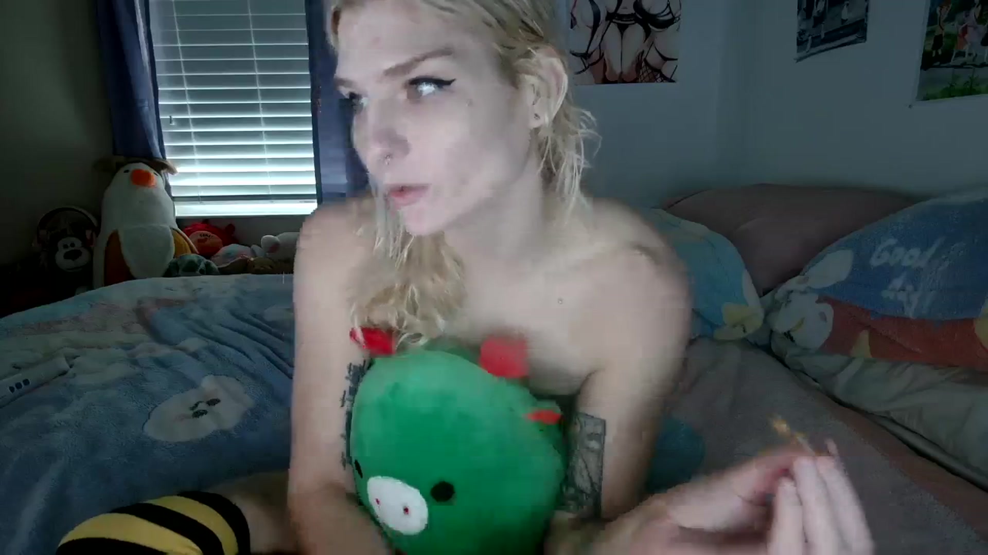 Gallery image thumbnail from DuckChan0's myfreecams stream on, 12/13/2023, 18:41 image 13 of 20