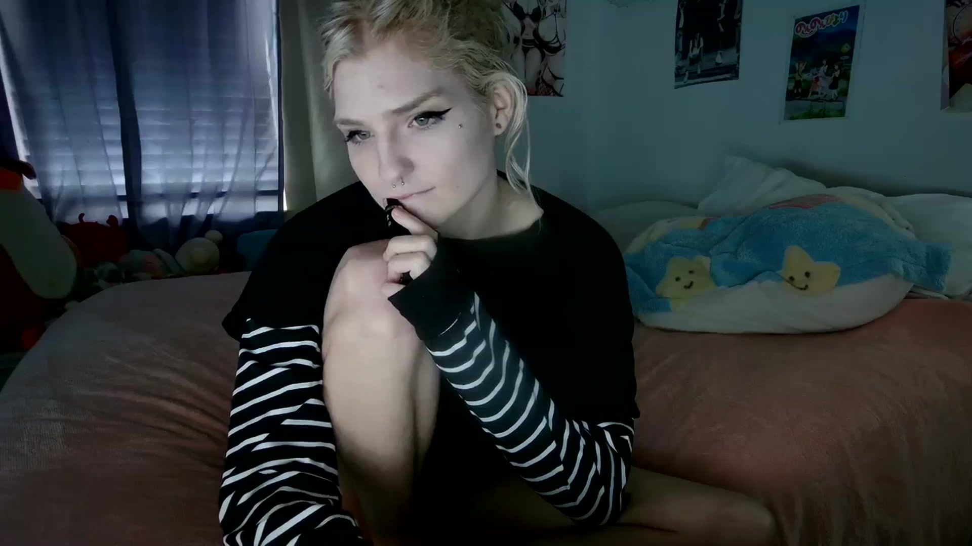 Gallery image thumbnail from DuckChan0's myfreecams stream on, 12/14/2023, 18:09 image 2 of 20