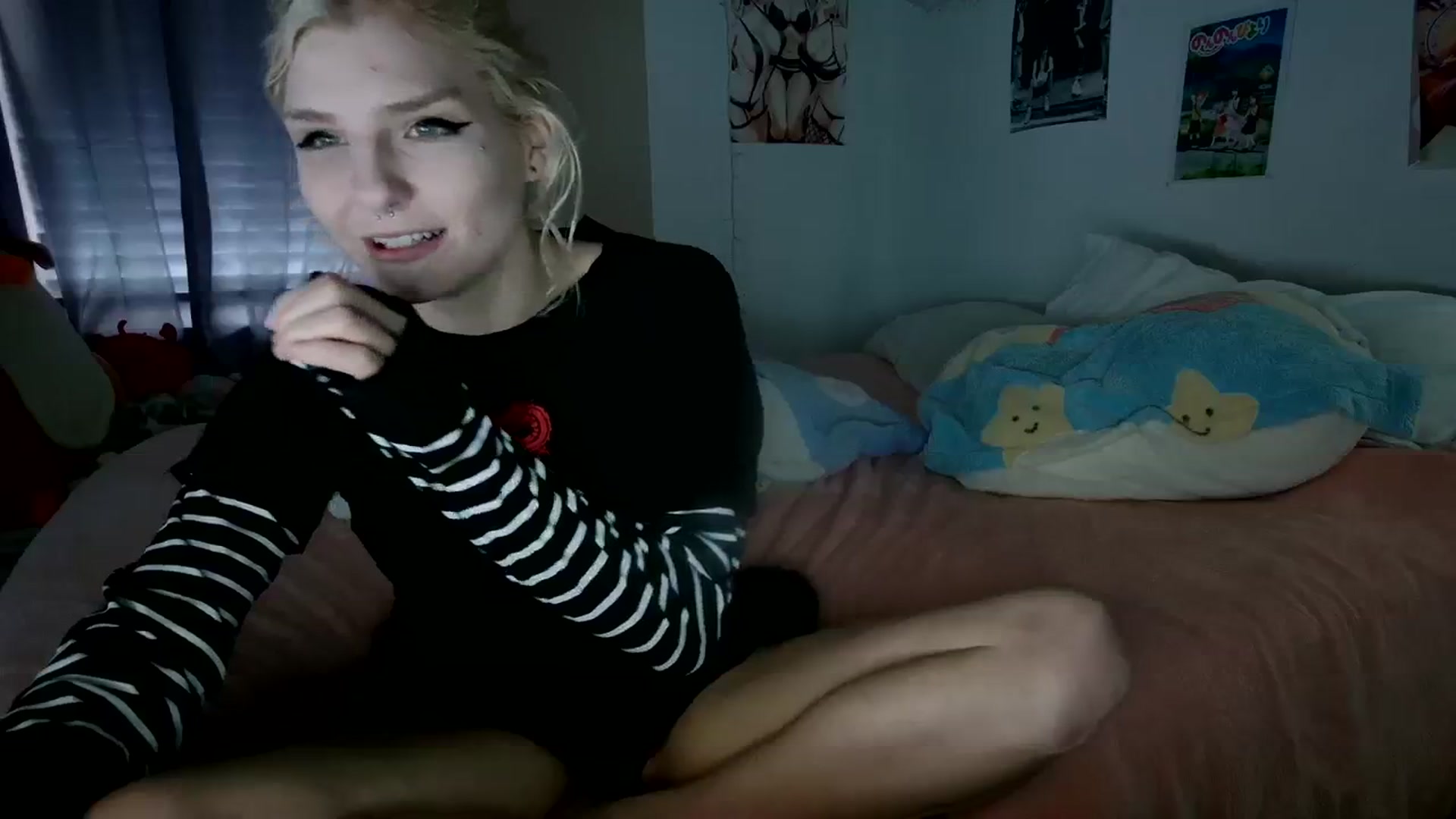 Gallery image thumbnail from DuckChan0's myfreecams stream on, 12/14/2023, 18:09 image 4 of 20