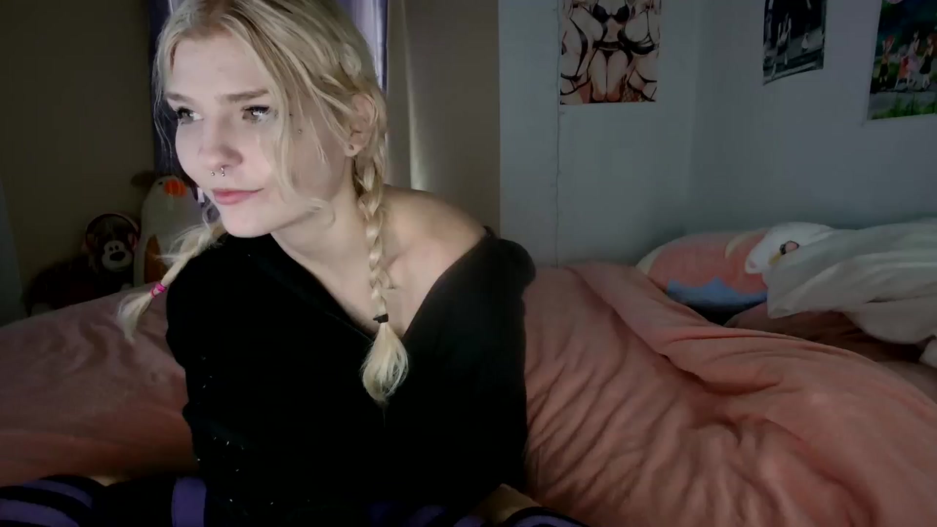 Gallery image thumbnail from DuckChan0's myfreecams stream on, 12/15/2023, 19:17 image 1 of 20
