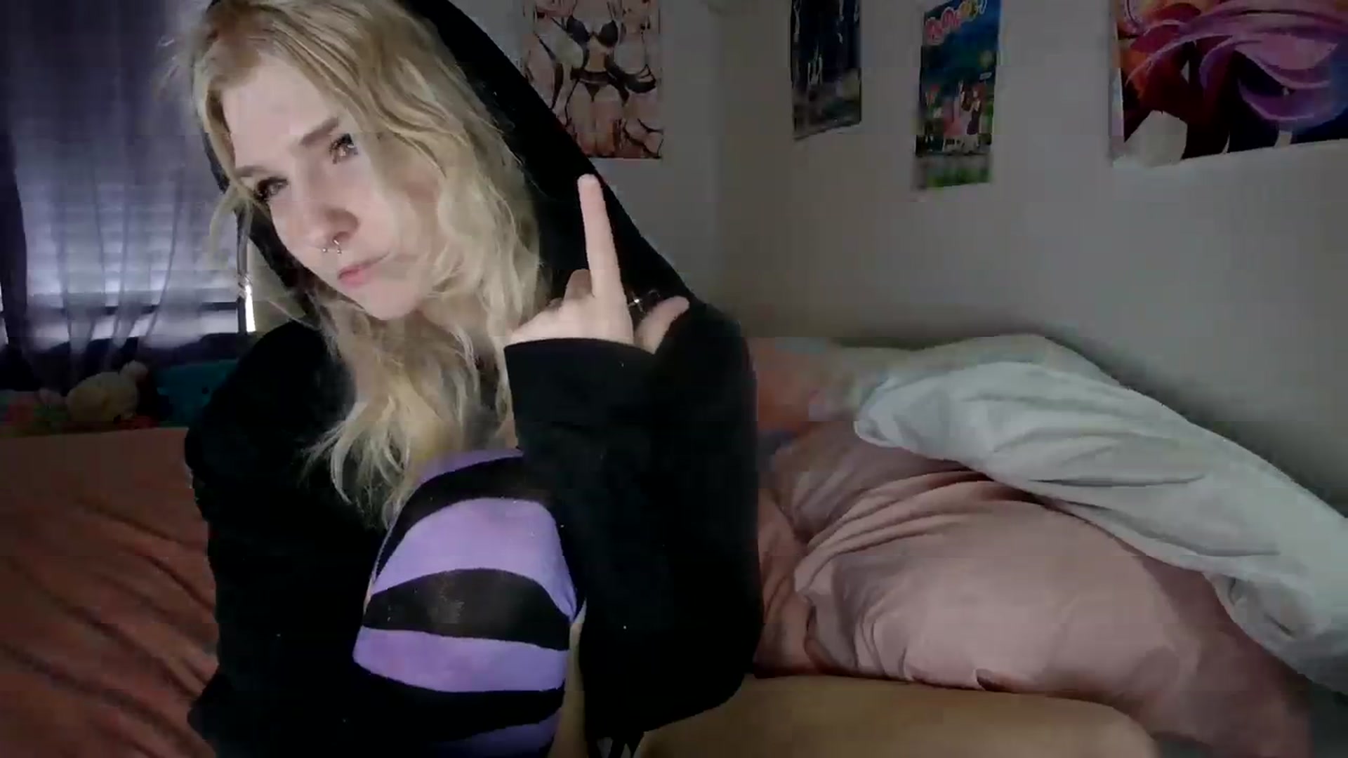 Gallery image thumbnail from DuckChan0's myfreecams stream on, 12/15/2023, 19:17 image 17 of 20
