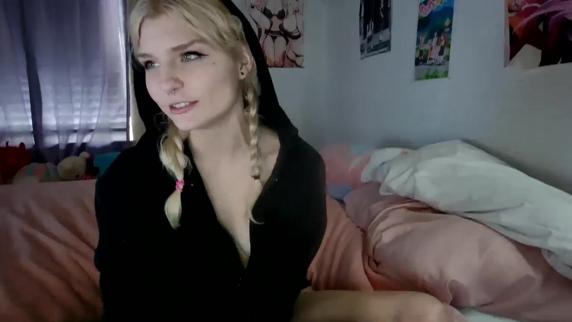 Gallery image thumbnail from DuckChan0's myfreecams stream on, 12/15/2023, 19:17 image 10 of 20