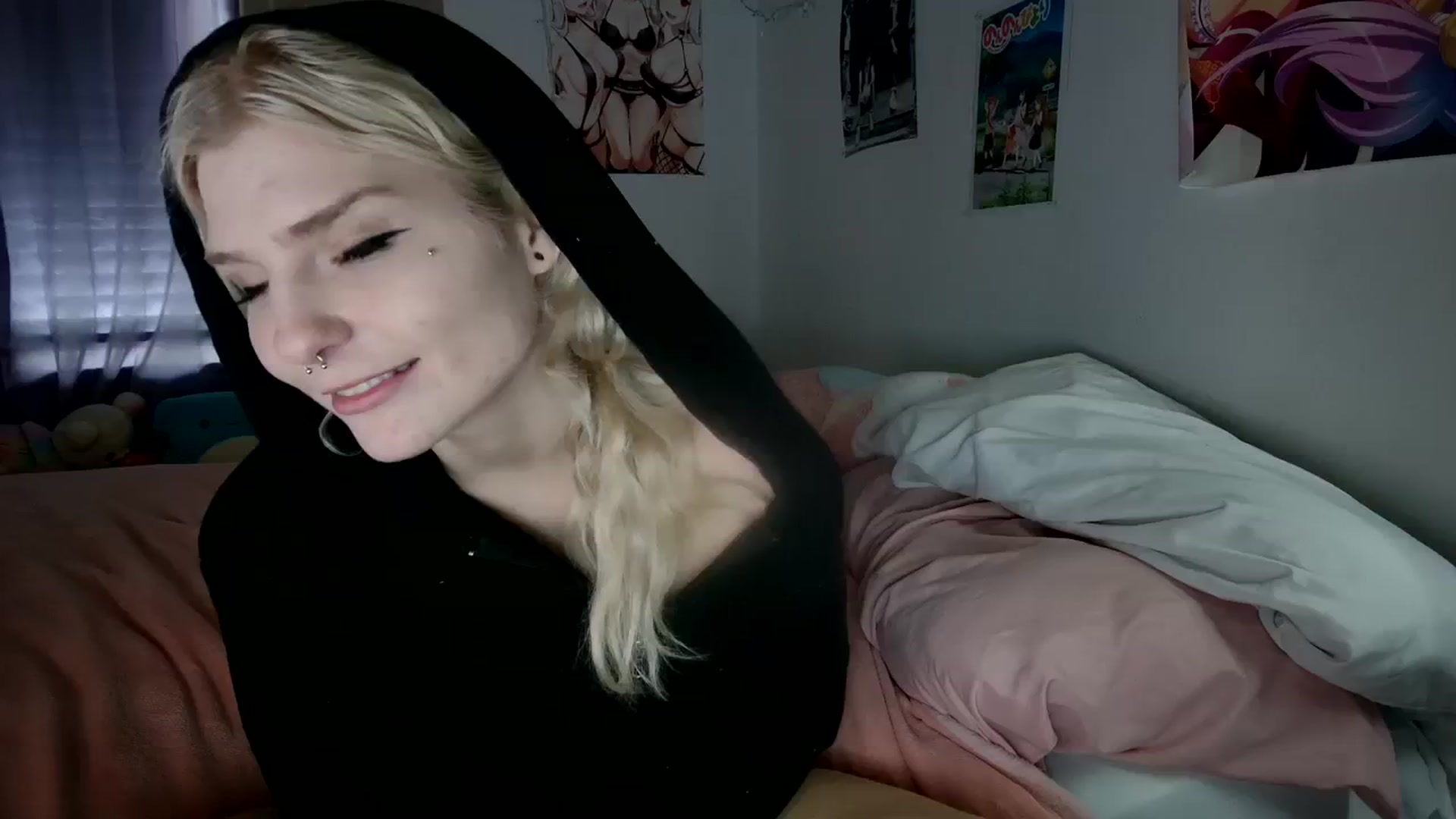 Gallery image thumbnail from DuckChan0's myfreecams stream on, 12/15/2023, 19:17 image 14 of 20