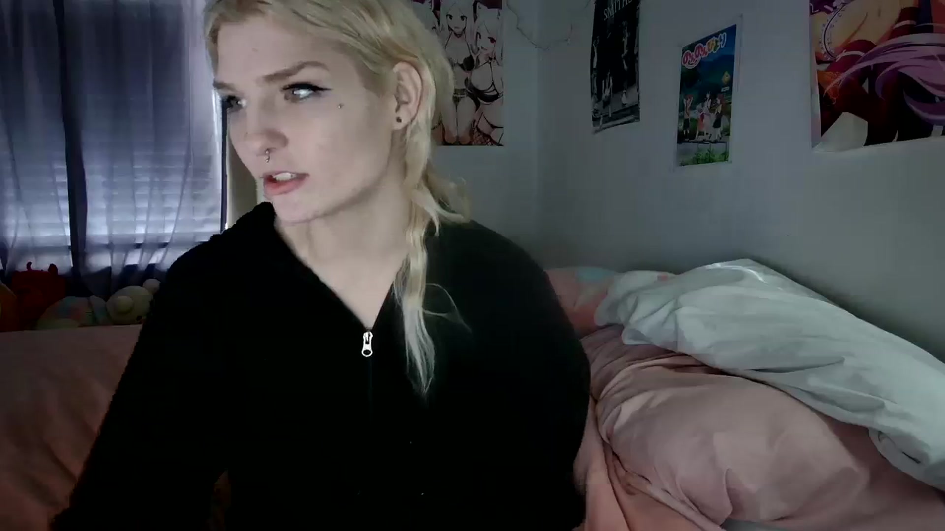 Gallery image thumbnail from DuckChan0's myfreecams stream on, 12/15/2023, 19:17 image 12 of 20