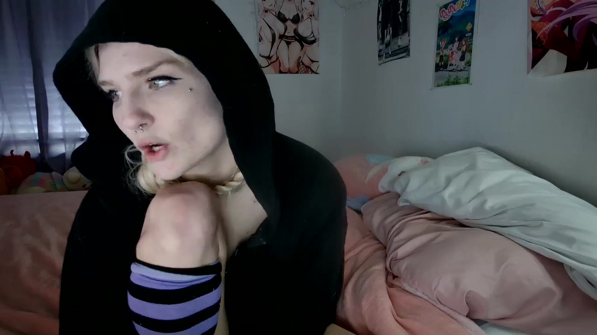 Gallery image thumbnail from DuckChan0's myfreecams stream on, 12/15/2023, 19:17 image 9 of 20