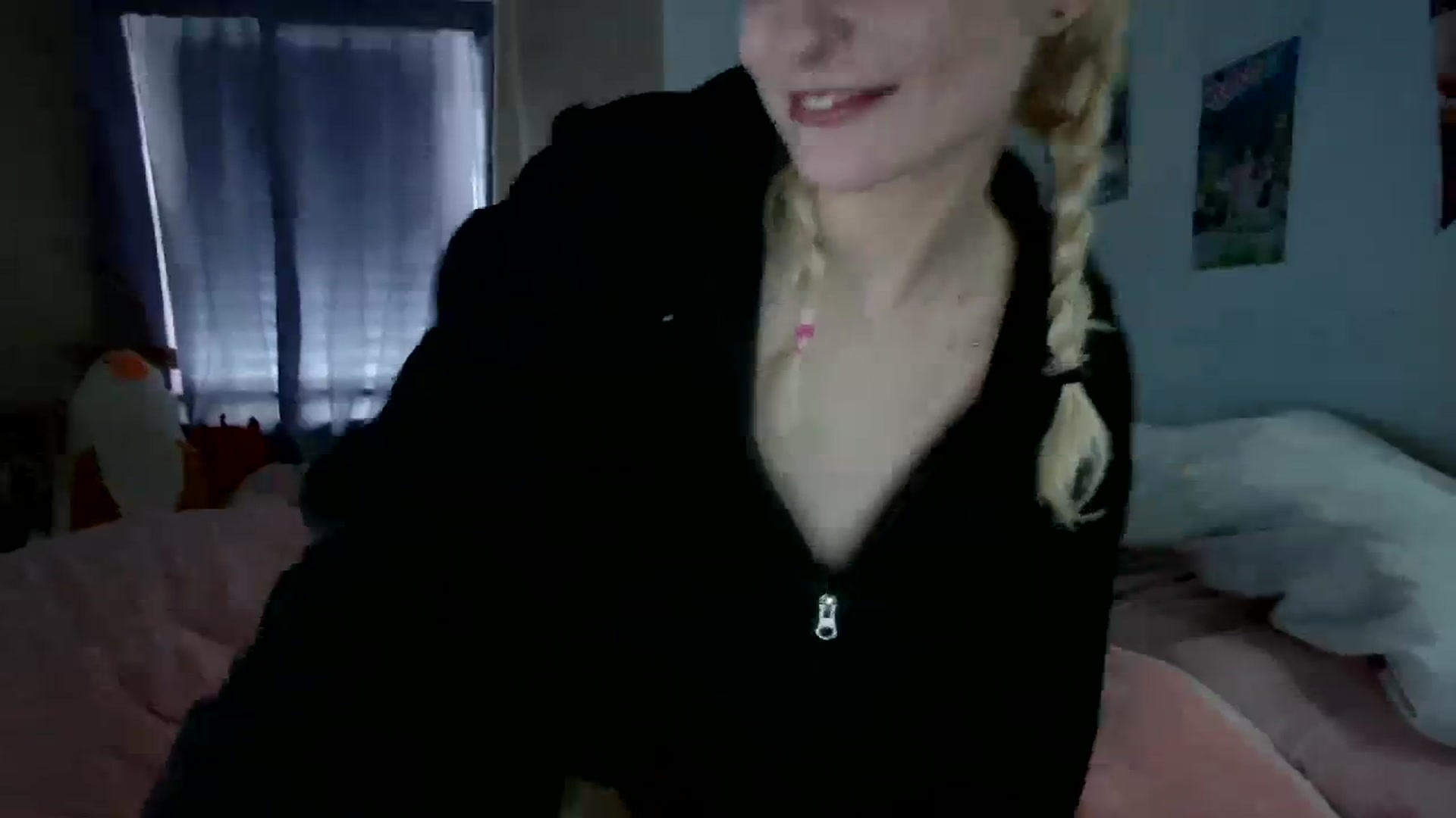 Gallery image thumbnail from DuckChan0's myfreecams stream on, 12/15/2023, 19:17 image 3 of 20