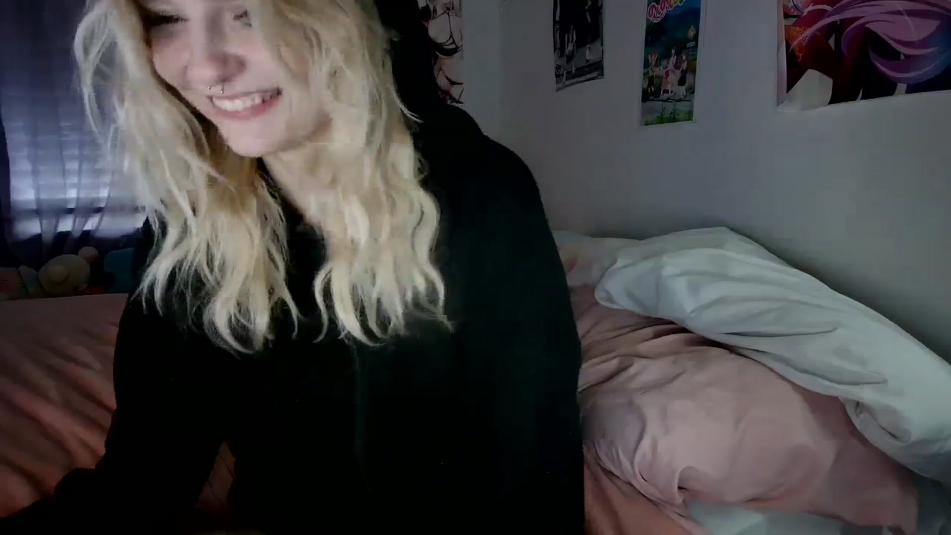 Gallery image thumbnail from DuckChan0's myfreecams stream on, 12/15/2023, 19:17 image 16 of 20