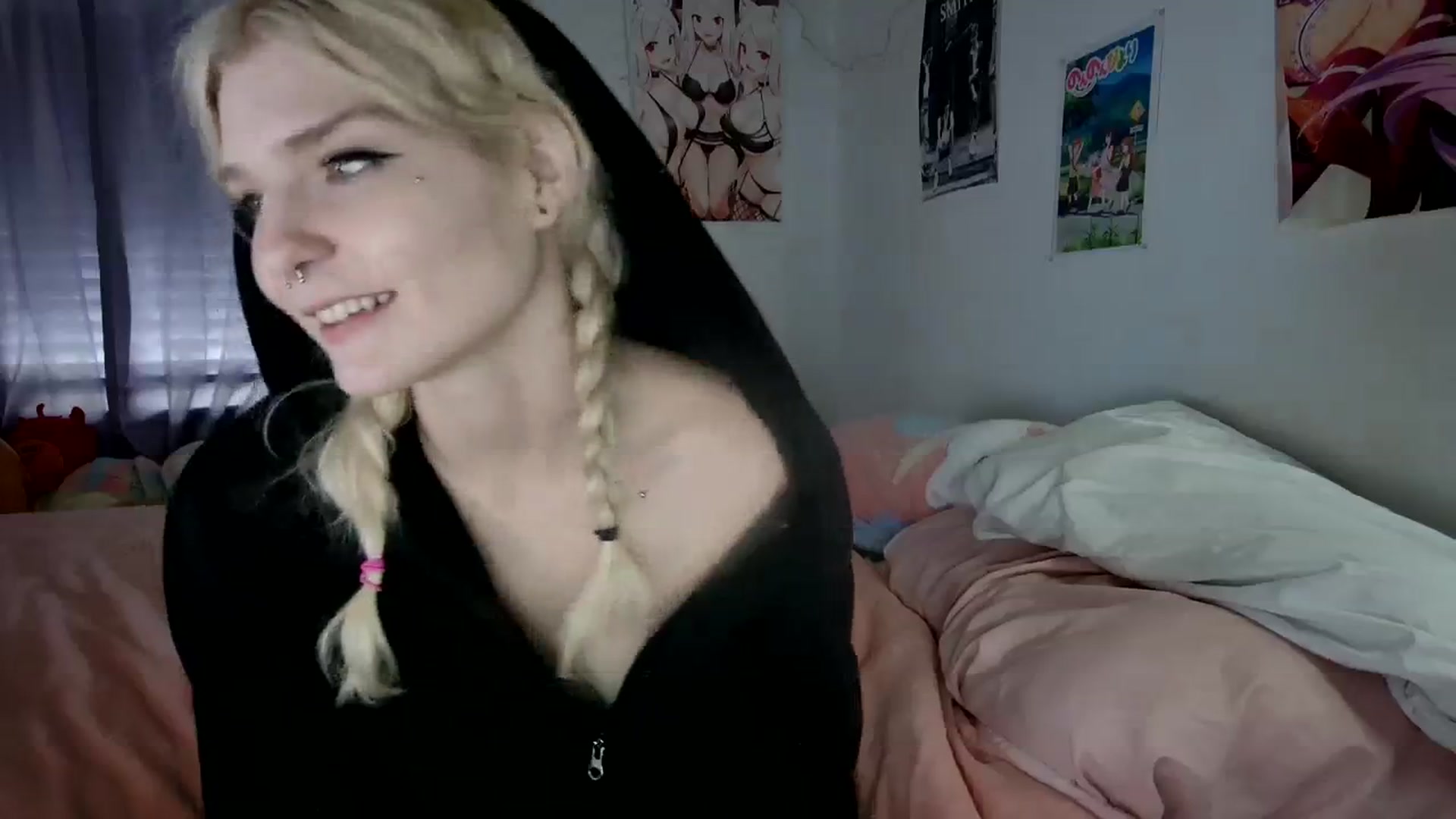 Gallery image thumbnail from DuckChan0's myfreecams stream on, 12/15/2023, 19:17 image 11 of 20