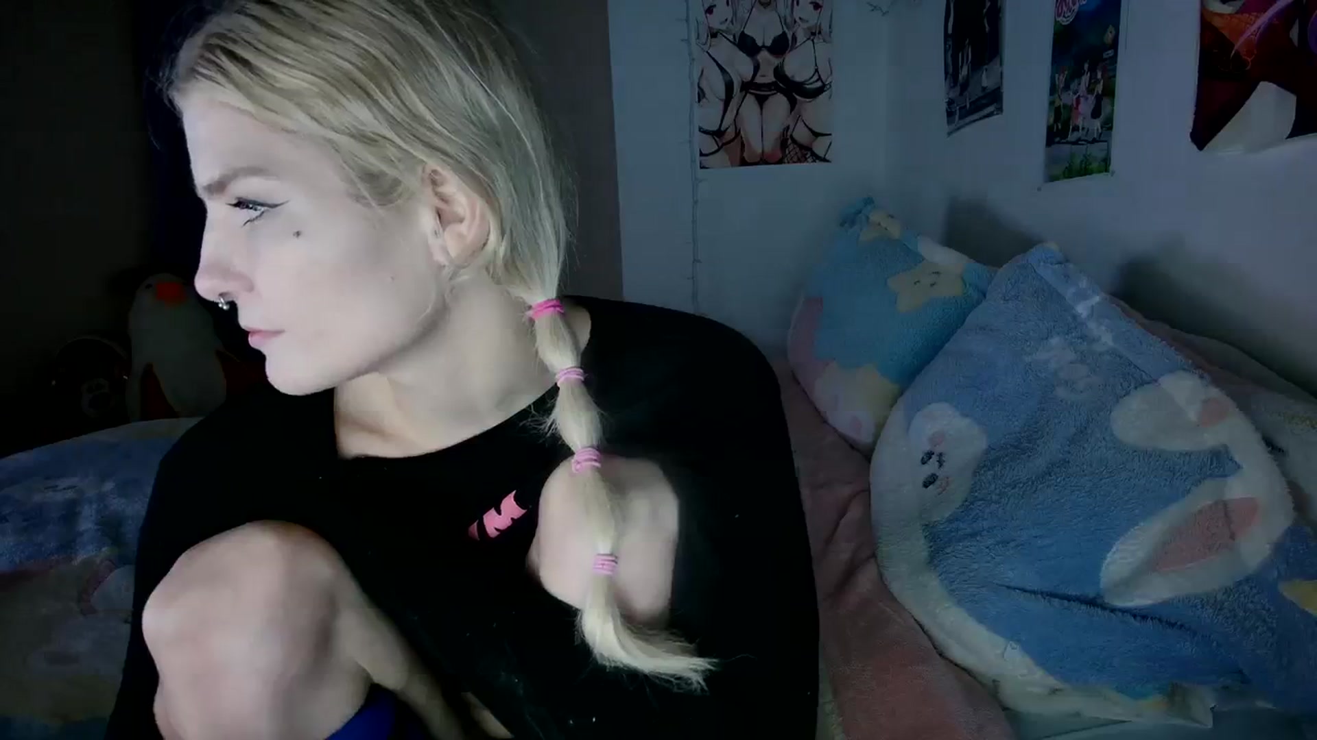 Gallery image thumbnail from DuckChan0's myfreecams stream on, 12/16/2023, 23:52 image 10 of 20