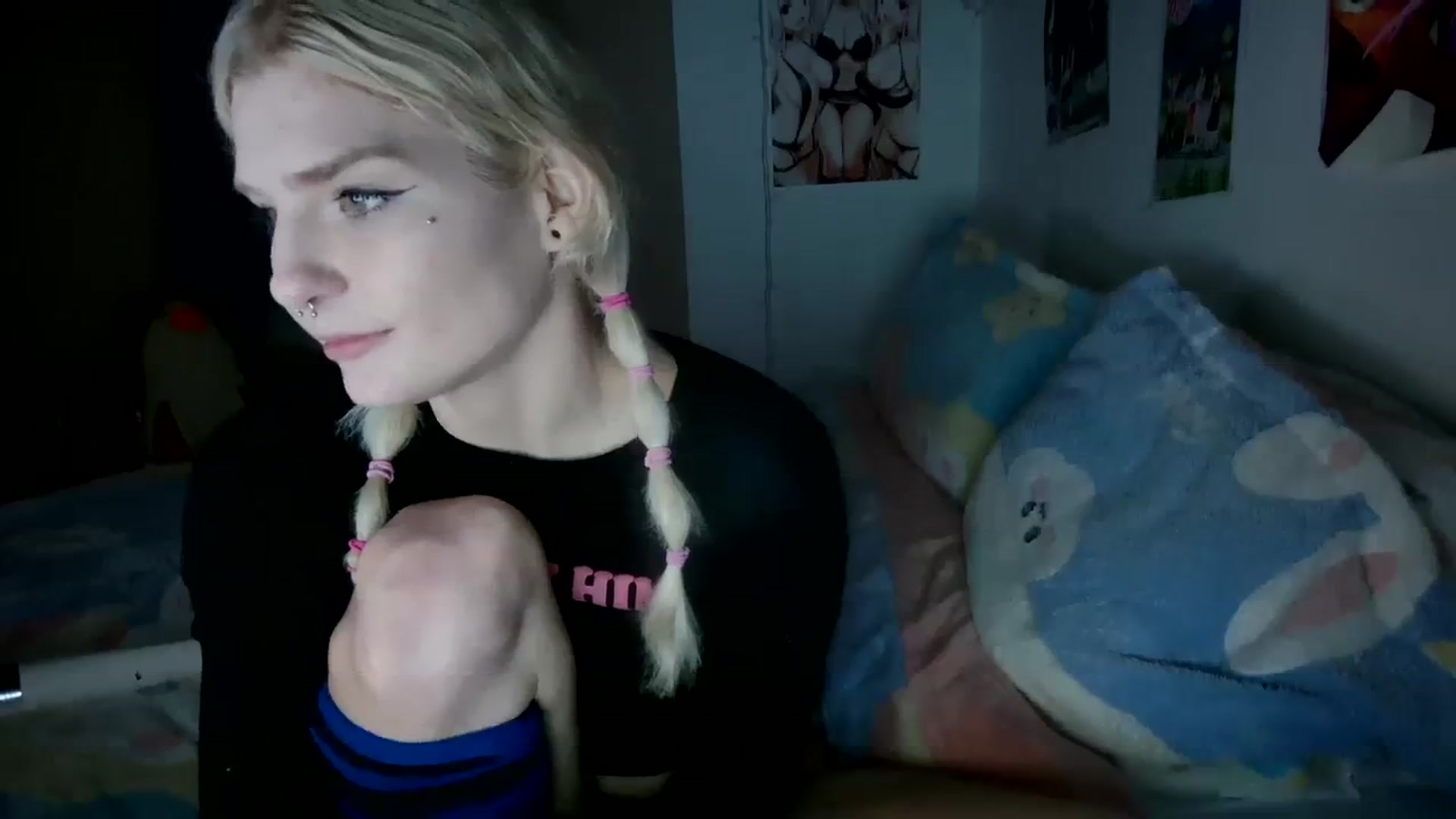 Gallery image thumbnail from DuckChan0's myfreecams stream on, 12/16/2023, 23:52 image 8 of 20