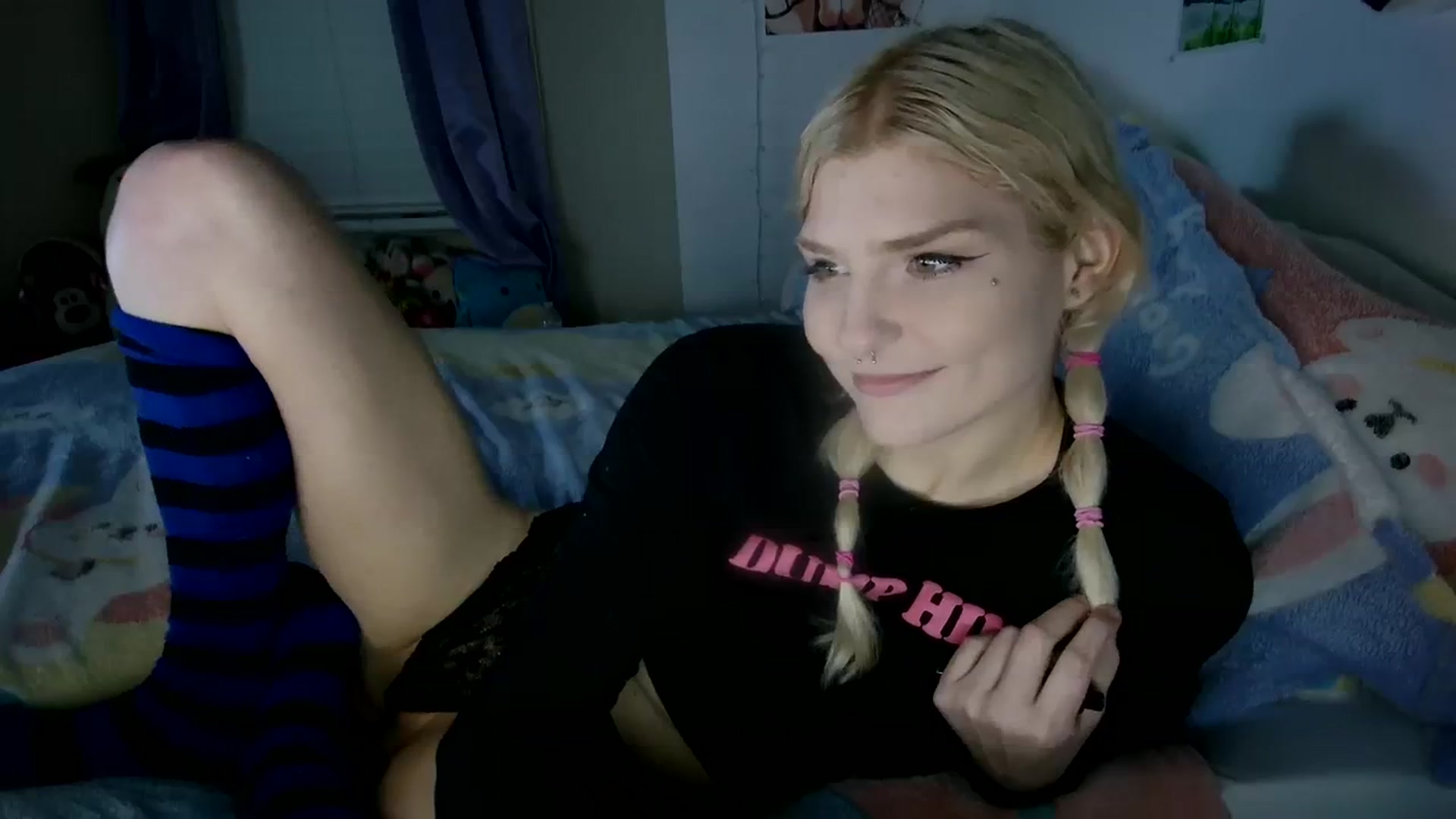 Gallery image thumbnail from DuckChan0's myfreecams stream on, 12/16/2023, 23:52 image 19 of 20