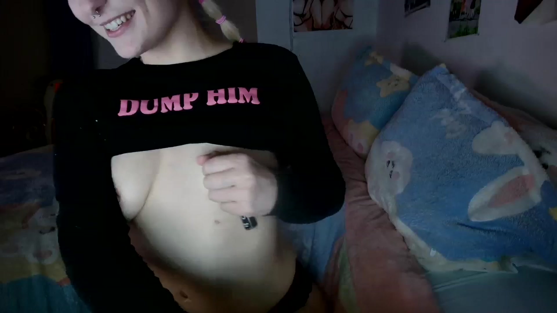 Gallery image thumbnail from DuckChan0's myfreecams stream on, 12/16/2023, 23:52 image 16 of 20