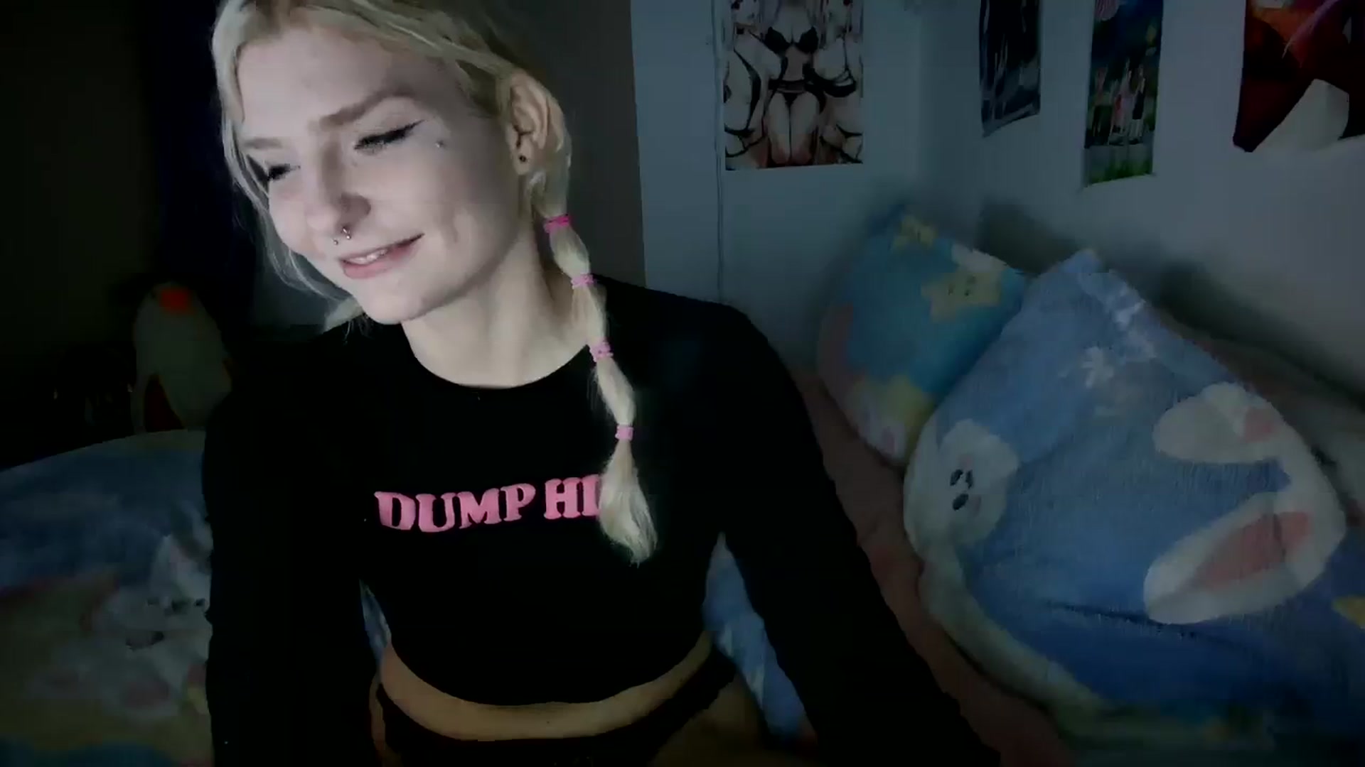 Gallery image thumbnail from DuckChan0's myfreecams stream on, 12/16/2023, 23:52 image 13 of 20