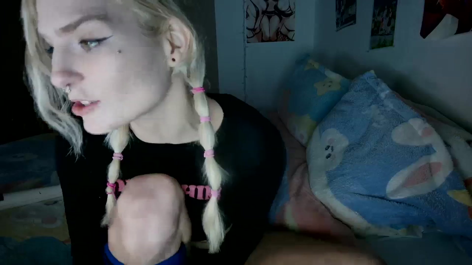 Gallery image thumbnail from DuckChan0's myfreecams stream on, 12/16/2023, 23:52 image 3 of 20