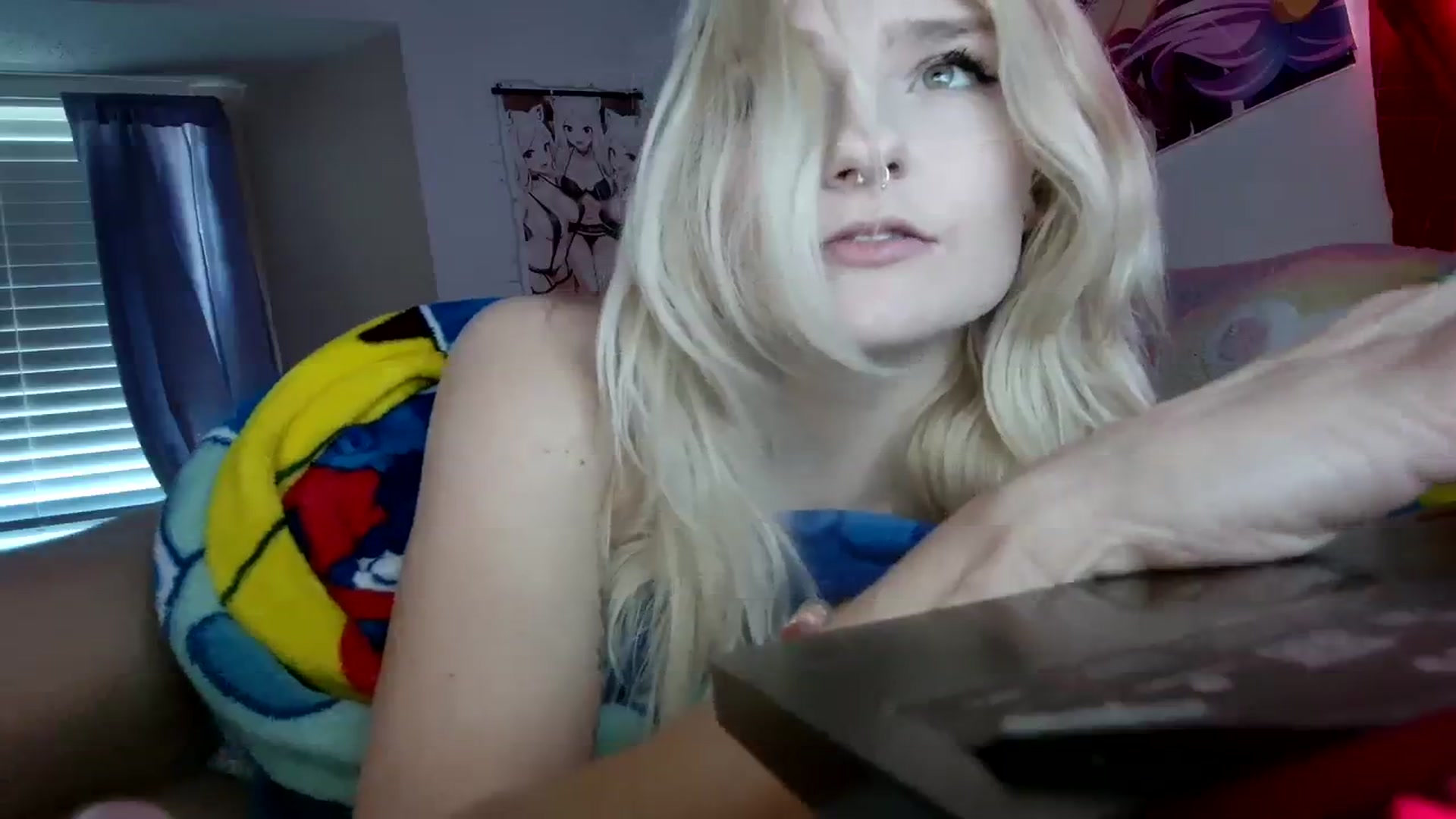 Gallery image thumbnail from DuckChan0's myfreecams stream on, 12/18/2023, 17:09 image 3 of 20