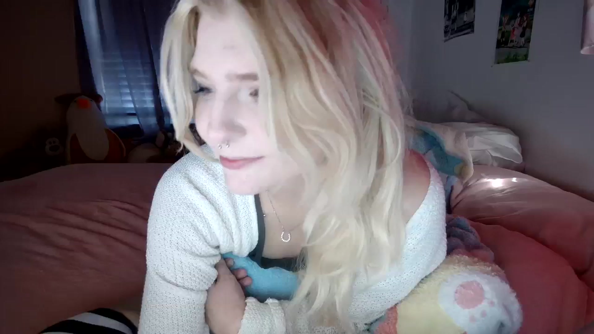 Gallery image thumbnail from DuckChan0's myfreecams stream on, 12/19/2023, 17:39 image 1 of 20