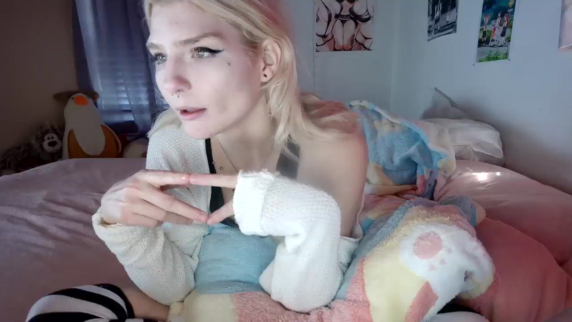 Gallery image thumbnail from DuckChan0's myfreecams stream on, 12/19/2023, 17:39 image 5 of 20