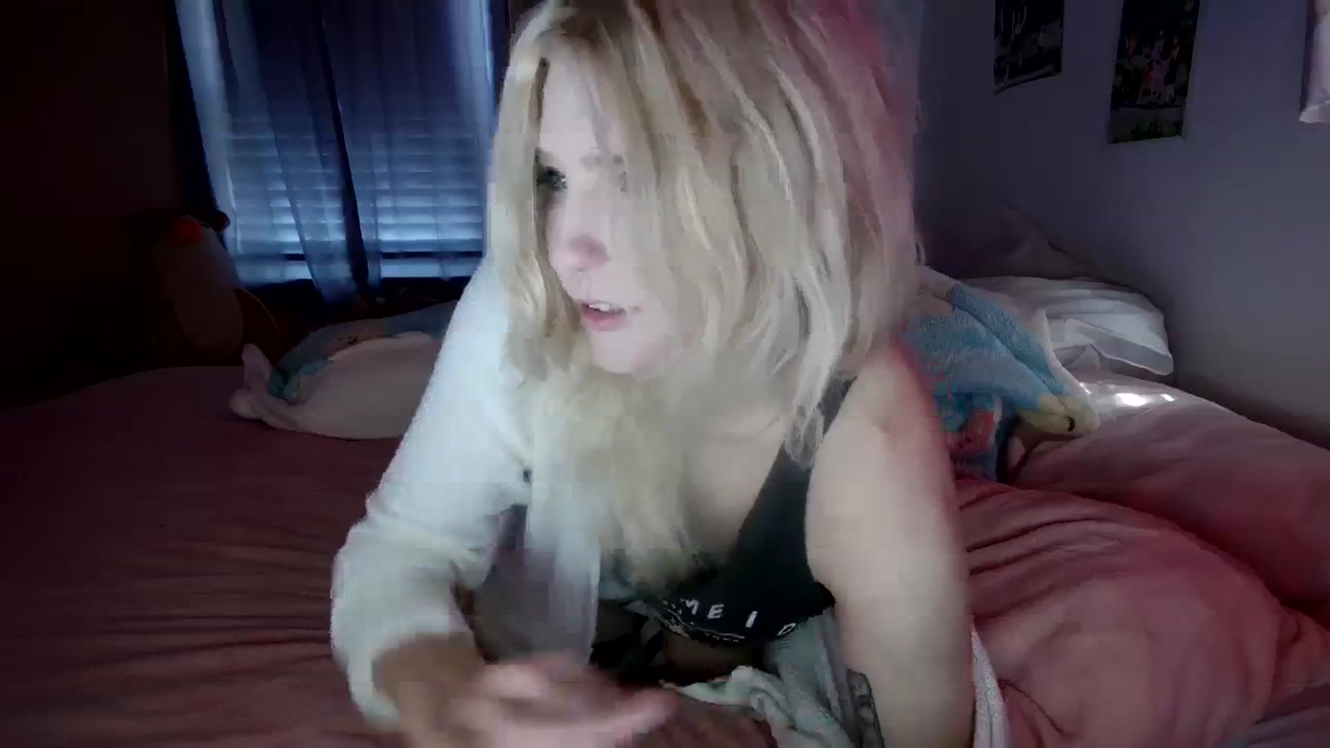 Gallery image thumbnail from DuckChan0's myfreecams stream on, 12/19/2023, 17:39 image 9 of 20