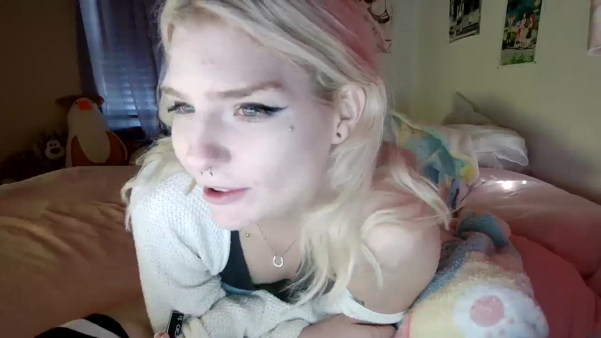 Gallery image thumbnail from DuckChan0's myfreecams stream on, 12/19/2023, 17:39 image 6 of 20
