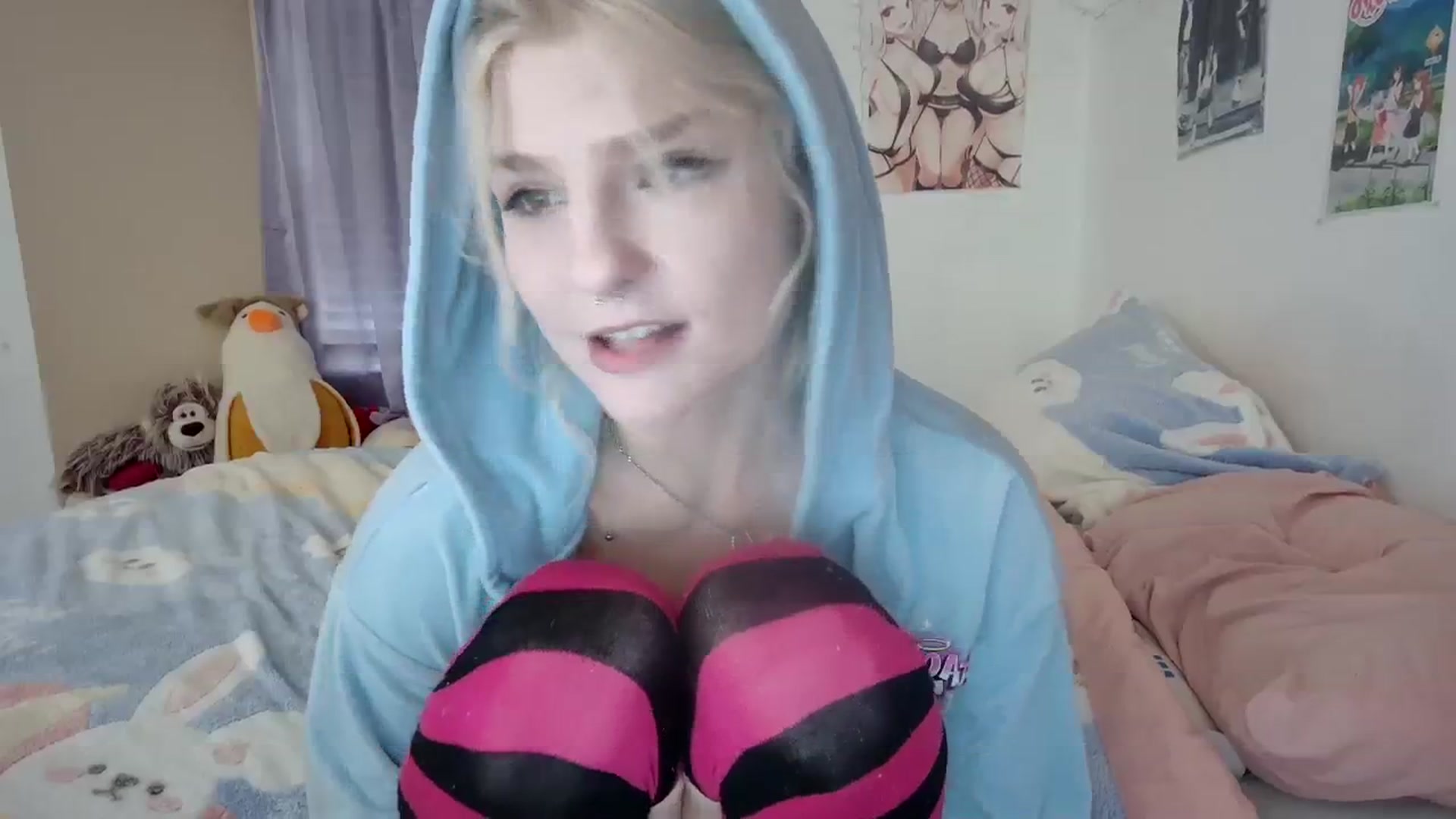 Gallery image thumbnail from DuckChan0's myfreecams stream on, 12/20/2023, 17:22 image 4 of 20
