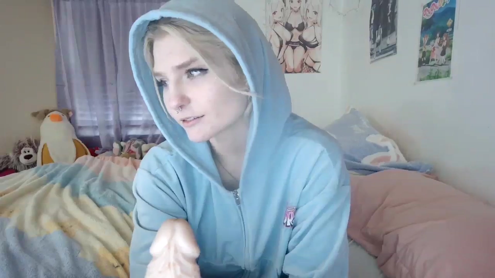 Gallery image thumbnail from DuckChan0's myfreecams stream on, 12/20/2023, 18:42 image 20 of 20
