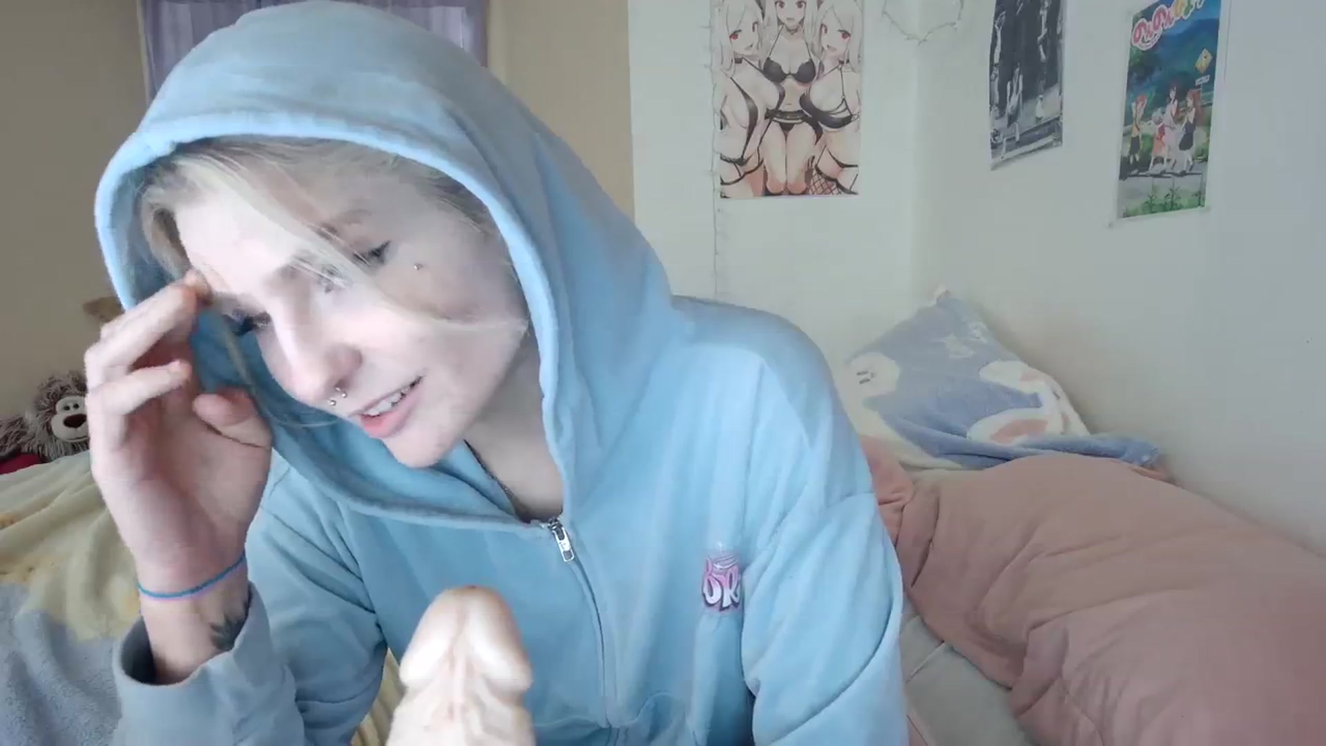 Gallery image thumbnail from DuckChan0's myfreecams stream on, 12/20/2023, 18:42 image 18 of 20