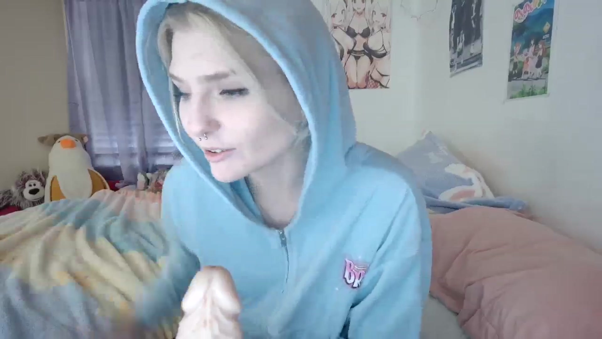 Gallery image thumbnail from DuckChan0's myfreecams stream on, 12/20/2023, 18:42 image 16 of 20