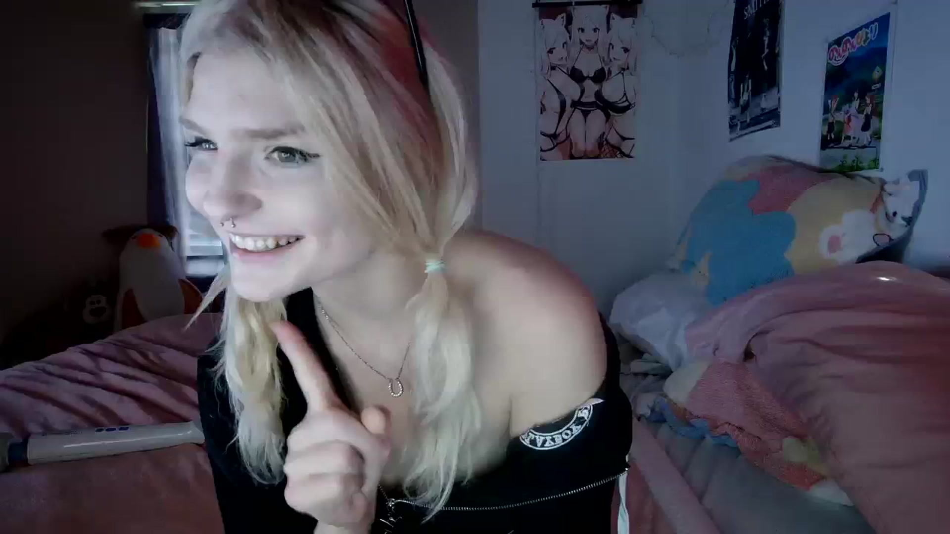 Gallery image thumbnail from DuckChan0's myfreecams stream on, 12/22/2023, 17:27 image 17 of 20