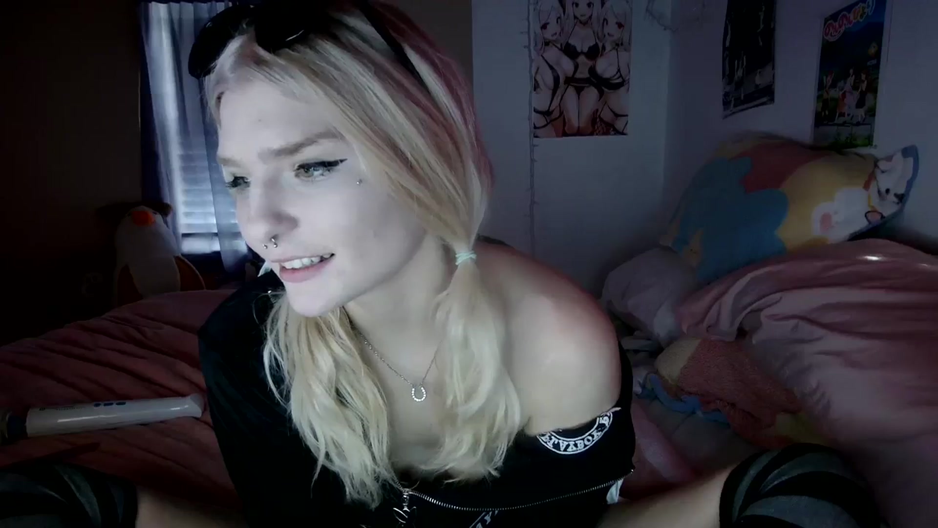 Gallery image thumbnail from DuckChan0's myfreecams stream on, 12/22/2023, 17:27 image 12 of 20