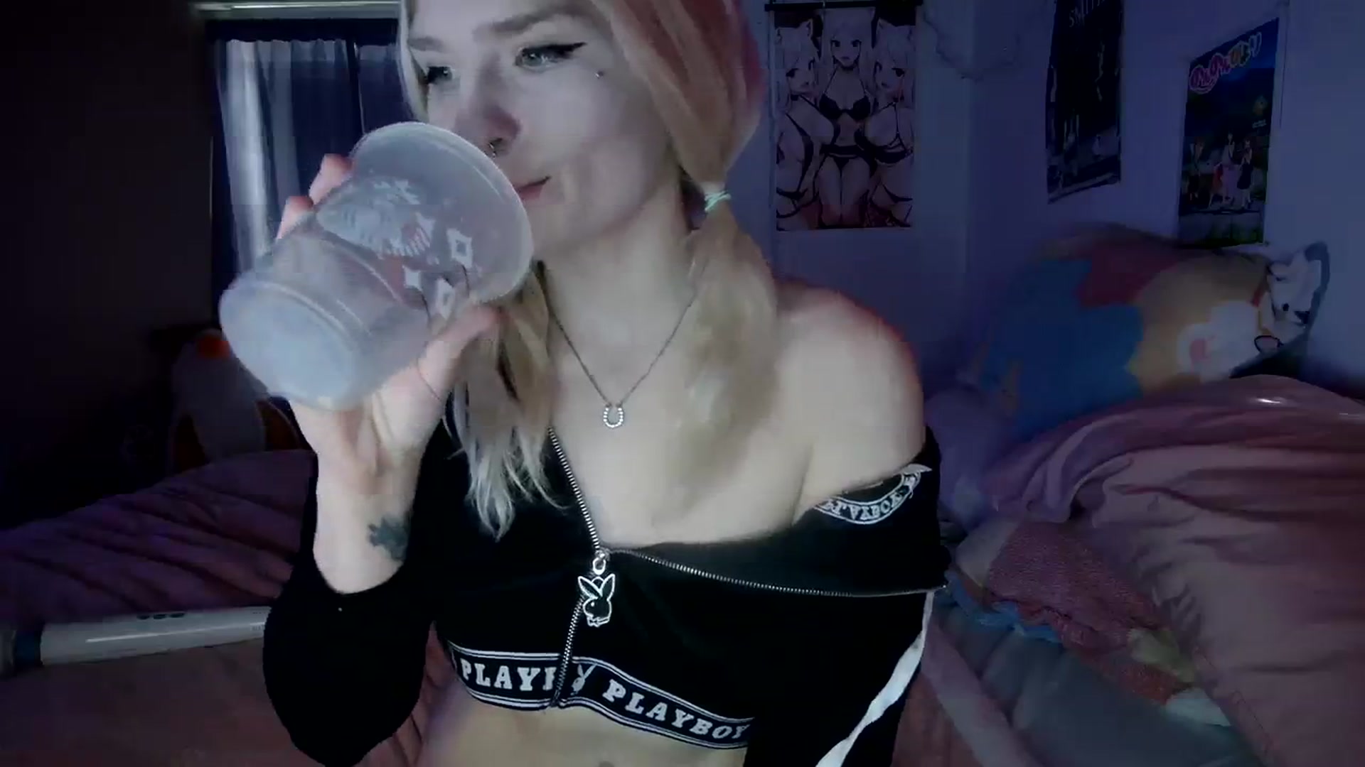 Gallery image thumbnail from DuckChan0's myfreecams stream on, 12/22/2023, 17:27 image 15 of 20