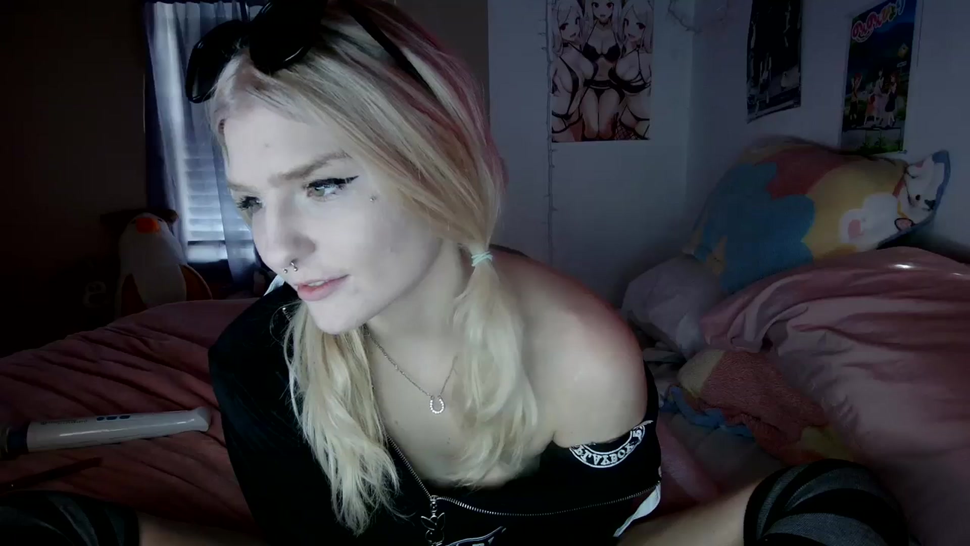 Gallery image thumbnail from DuckChan0's myfreecams stream on, 12/22/2023, 17:27 image 13 of 20