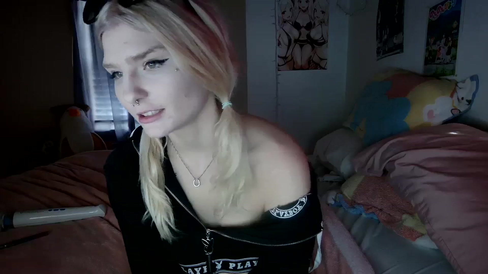 Gallery image thumbnail from DuckChan0's myfreecams stream on, 12/22/2023, 17:27 image 9 of 20