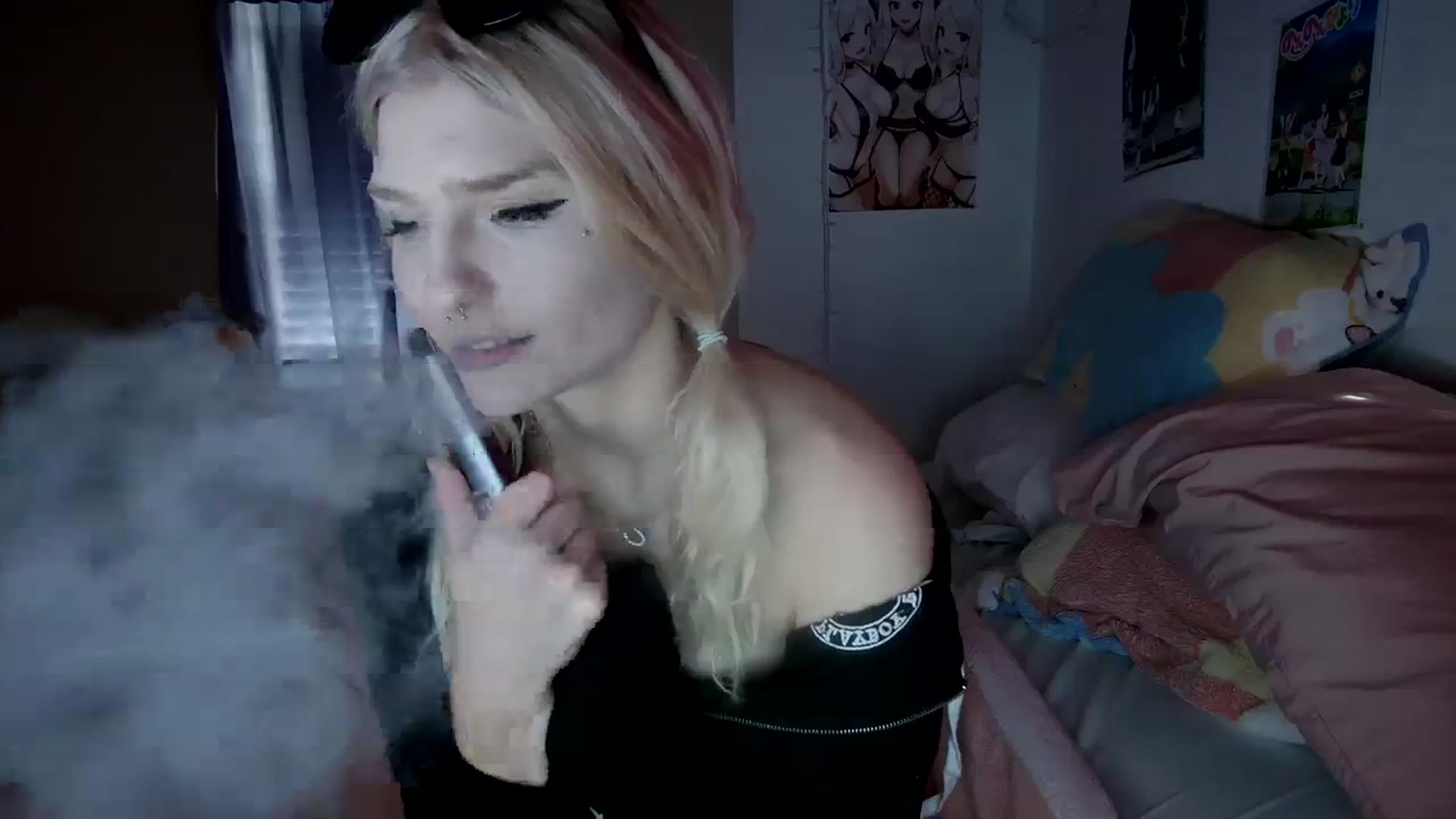 Gallery image thumbnail from DuckChan0's myfreecams stream on, 12/22/2023, 17:27 image 10 of 20