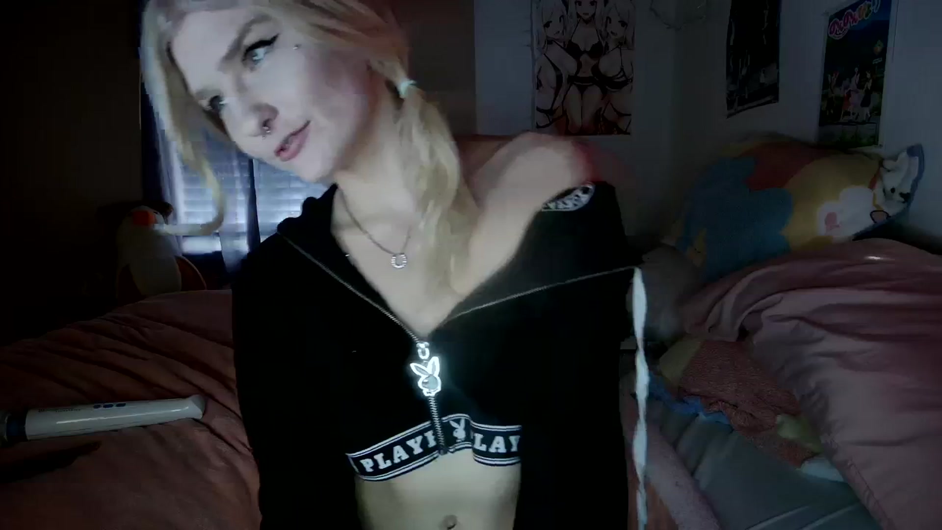 Gallery image thumbnail from DuckChan0's myfreecams stream on, 12/22/2023, 17:27 image 8 of 20