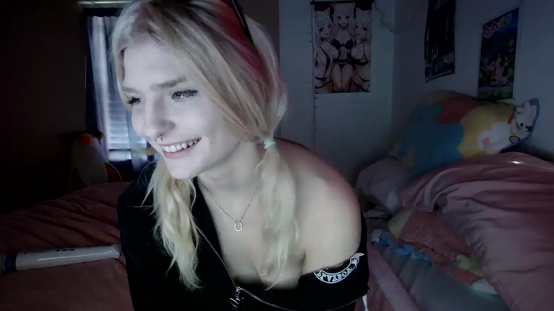 Gallery image thumbnail from DuckChan0's myfreecams stream on, 12/22/2023, 17:27 image 18 of 20