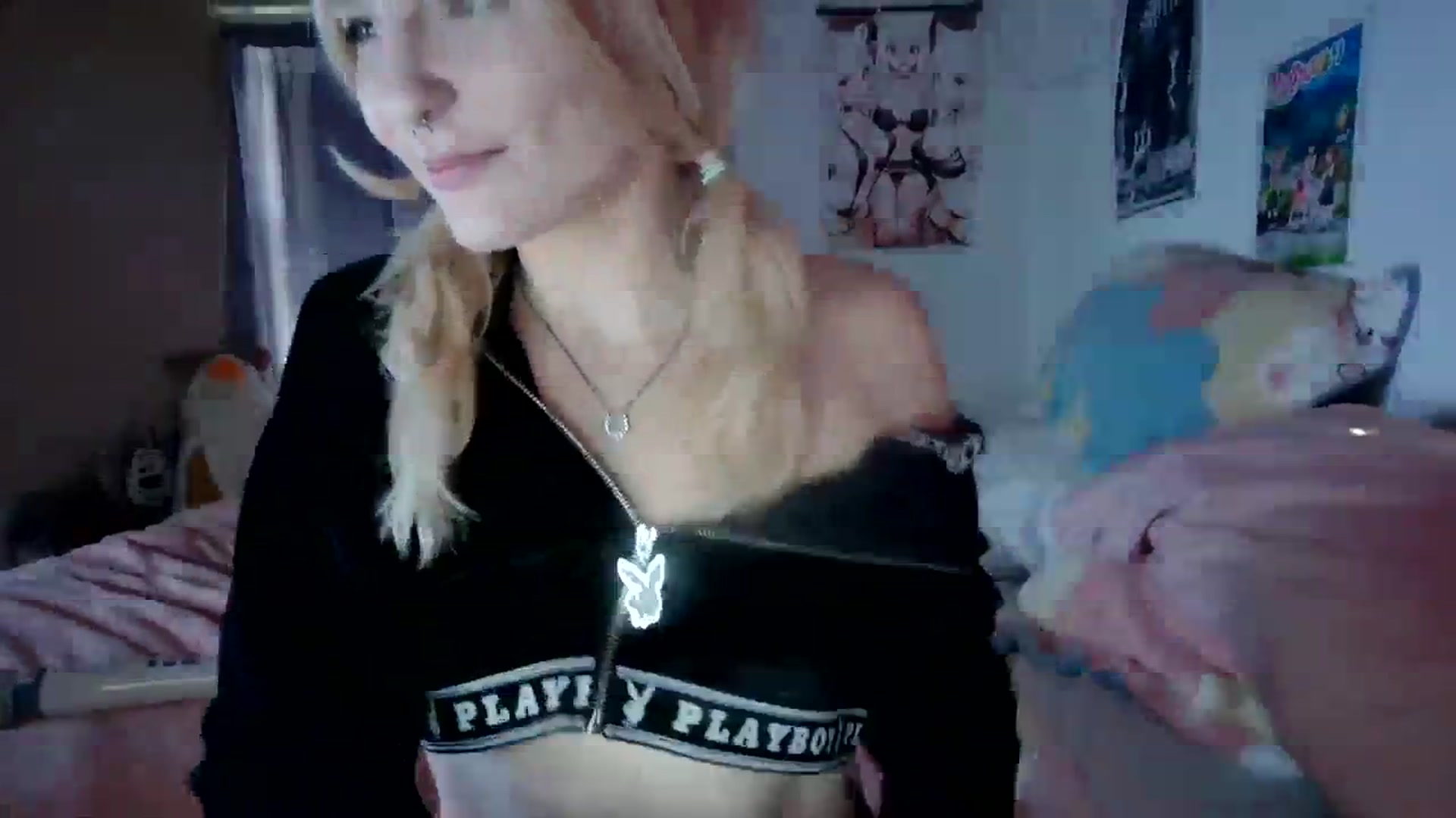 Gallery image thumbnail from DuckChan0's myfreecams stream on, 12/22/2023, 17:27 image 19 of 20