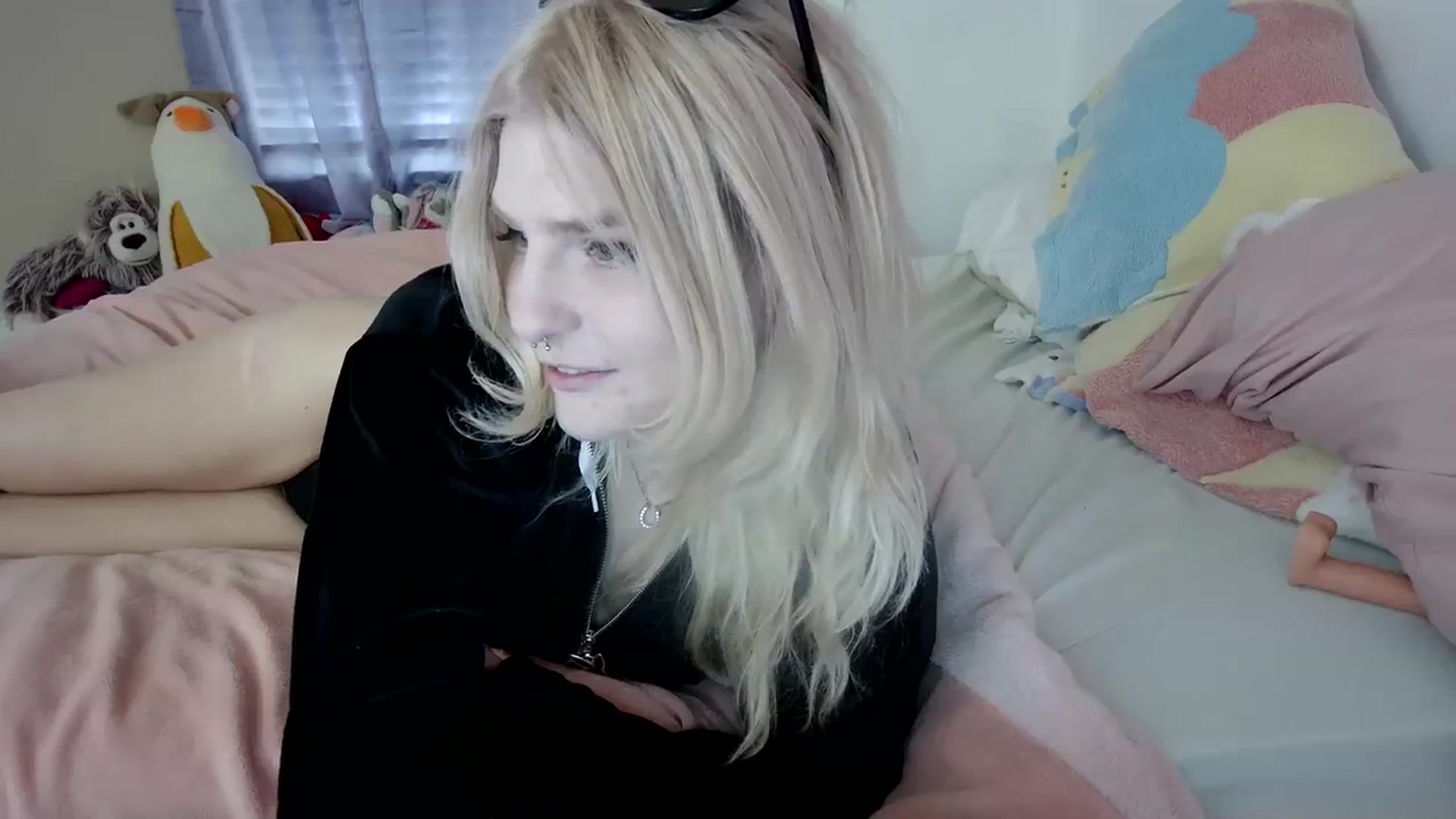 Gallery image thumbnail from DuckChan0's myfreecams stream on, 12/22/2023, 18:47 image 3 of 20