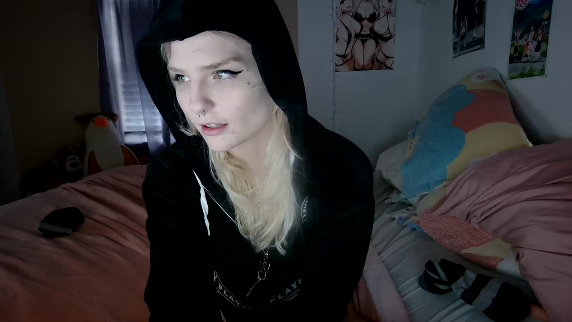 Gallery image thumbnail from DuckChan0's myfreecams stream on, 12/22/2023, 18:47 image 14 of 20
