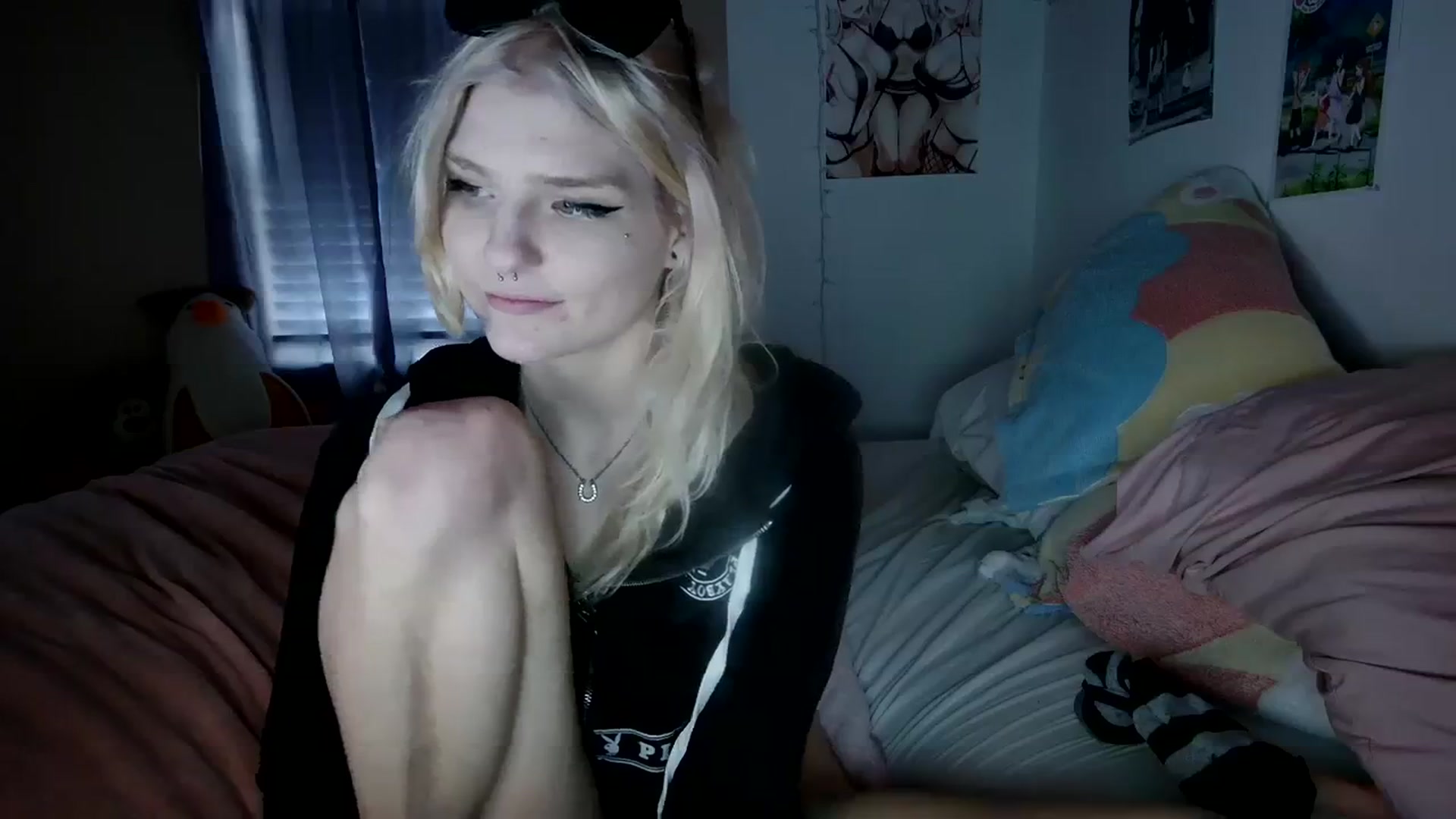 Gallery image thumbnail from DuckChan0's myfreecams stream on, 12/22/2023, 18:47 image 19 of 20