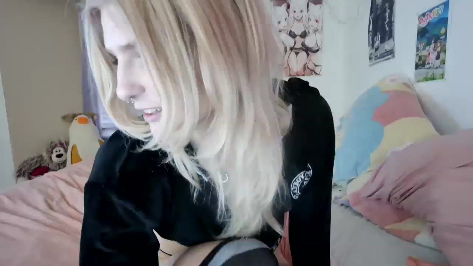 Gallery image thumbnail from DuckChan0's myfreecams stream on, 12/22/2023, 18:47 image 4 of 20