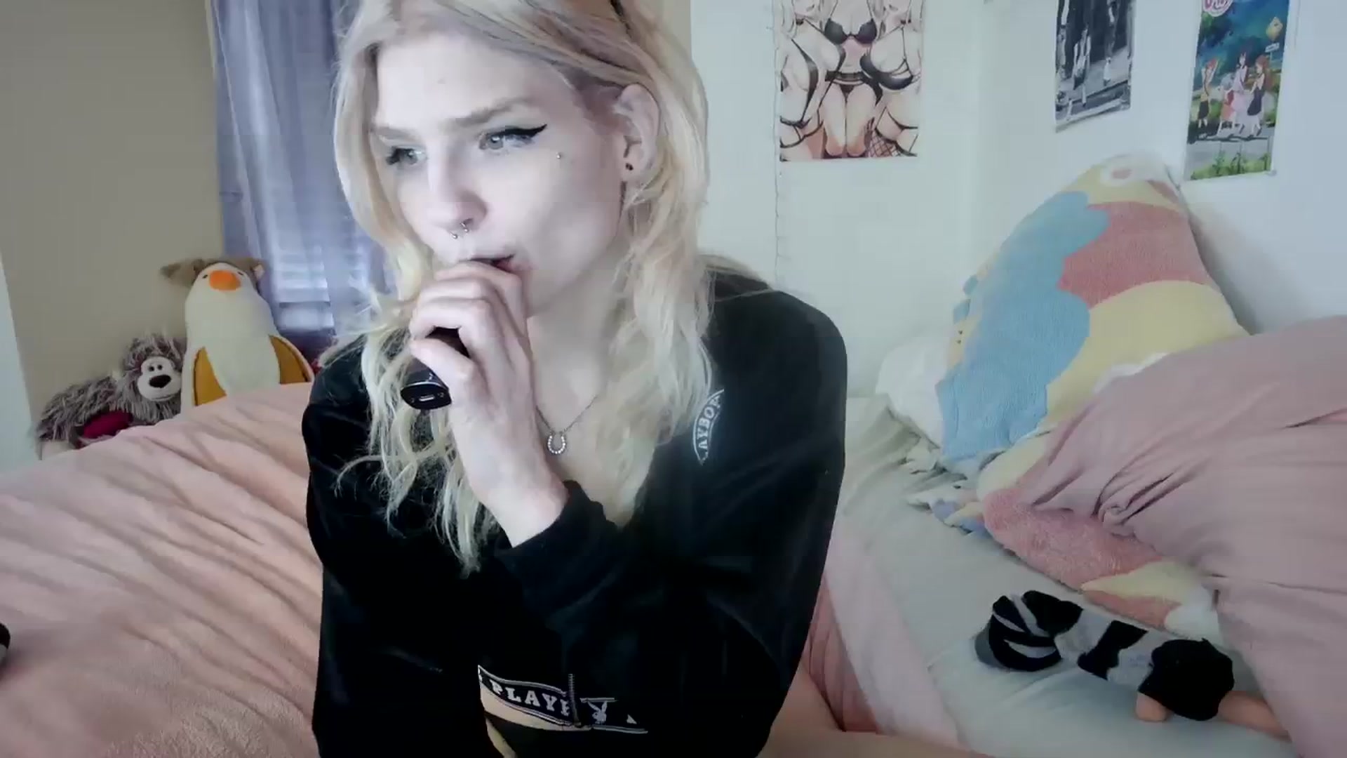 Gallery image thumbnail from DuckChan0's myfreecams stream on, 12/22/2023, 18:47 image 12 of 20